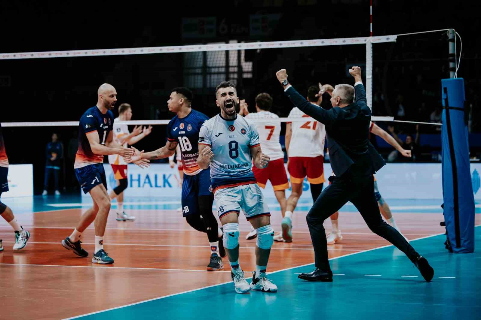 EFELER LİGİ’NİN İLK HAFTASINDA HALKBANK, SAHASINDA GALATASARAY'I 3-1 MAĞLUP ETTİ.