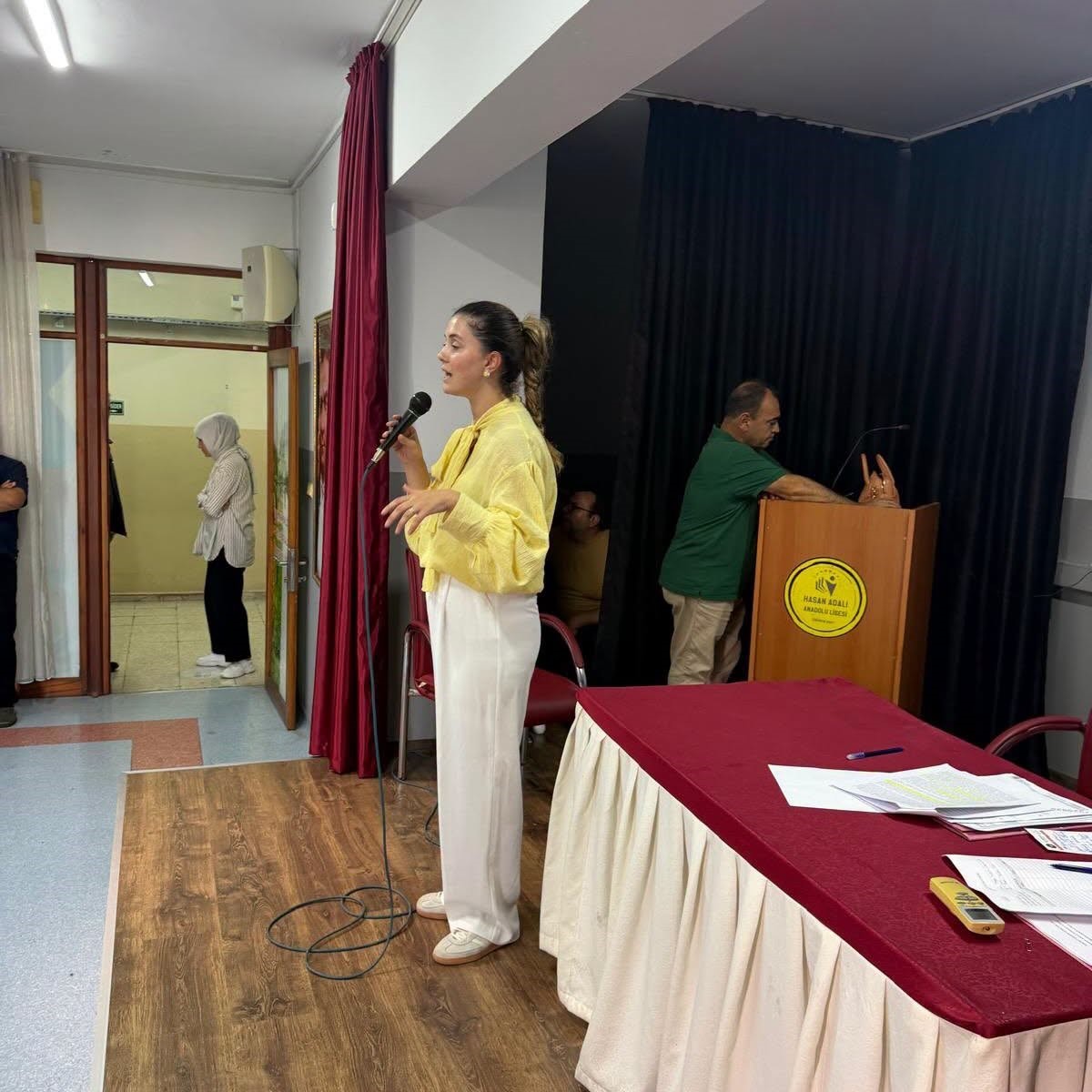 ADANA’DA VELİLERE YÖNELİK “OKUL VE AİLE HAYATI” İLE “BİLİNÇLİ MEDYA KULLANIMI” KONULARINDA EĞİTİM DÜZENLENDİ.