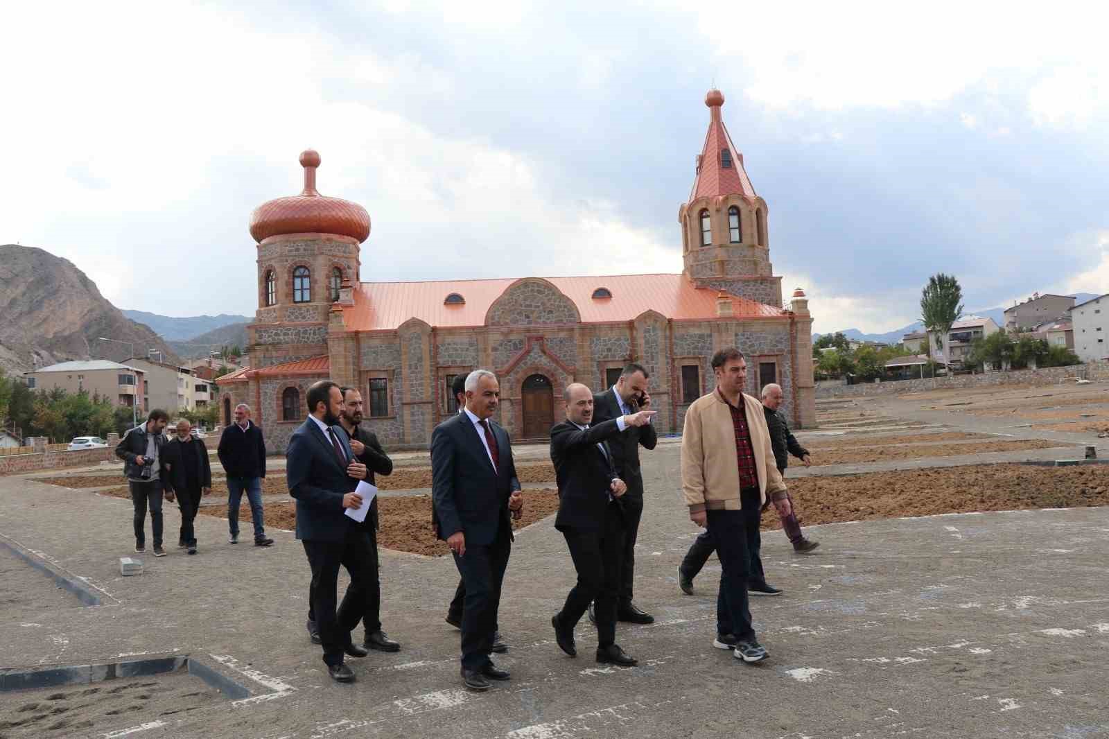 DOĞU ANADOLU PROJESİ (DAP) BÖLGE KALKINMA İDARESİ BAŞKANI HALİL İBRAHİM GÜRAY, OLTU İLÇESİNDE ÇEŞİTLİ İNCELEMELERDE BULUNDU.