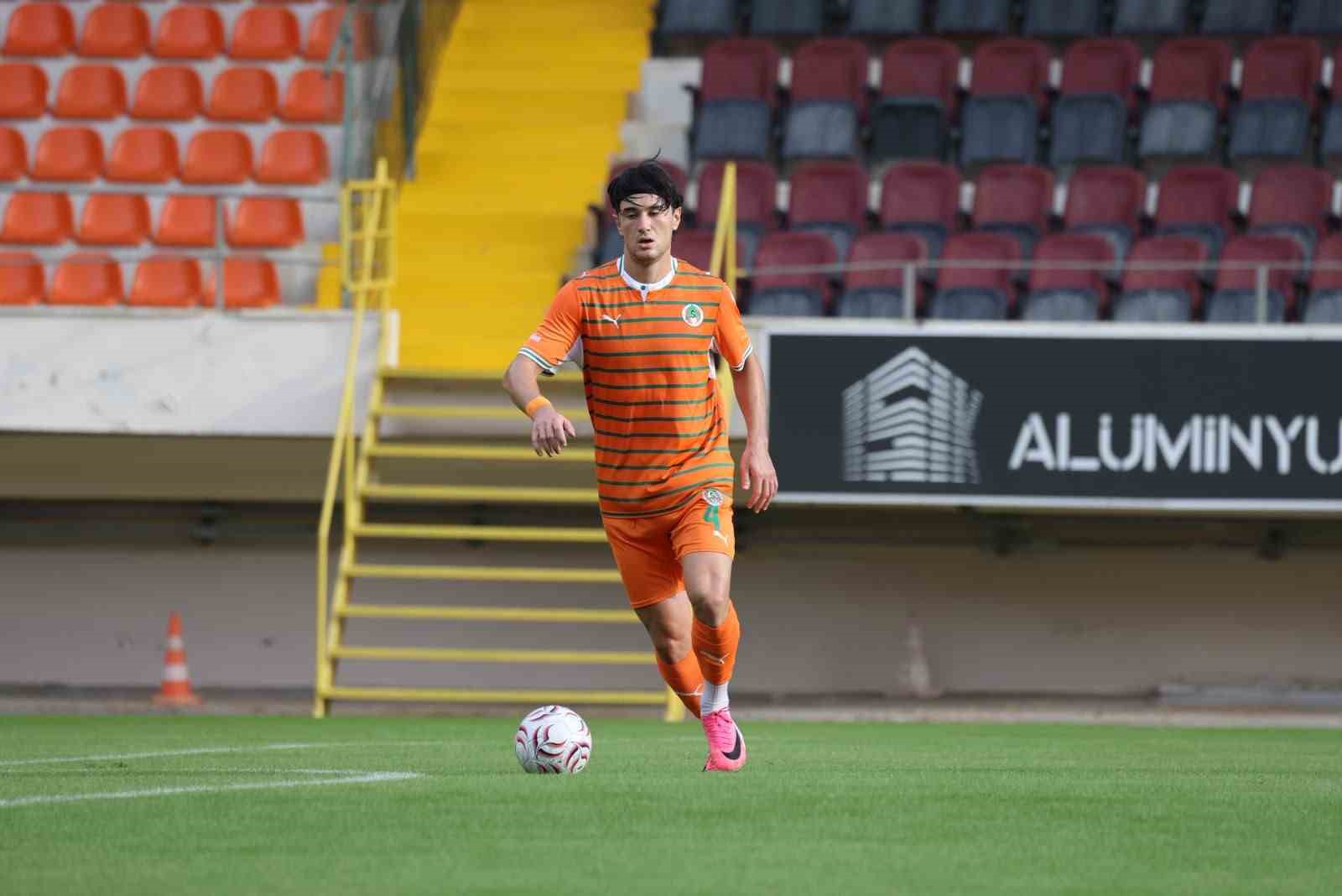 CORENDON ALANYASPOR, MİLLİ TAKIM ARASINDA SÜPER LİG EKİPLERİNDEN AMED SPORTİF FAALİYETLER İLE OYNADIĞI HAZIRLIK MAÇINI 4-0 KAZANDI.