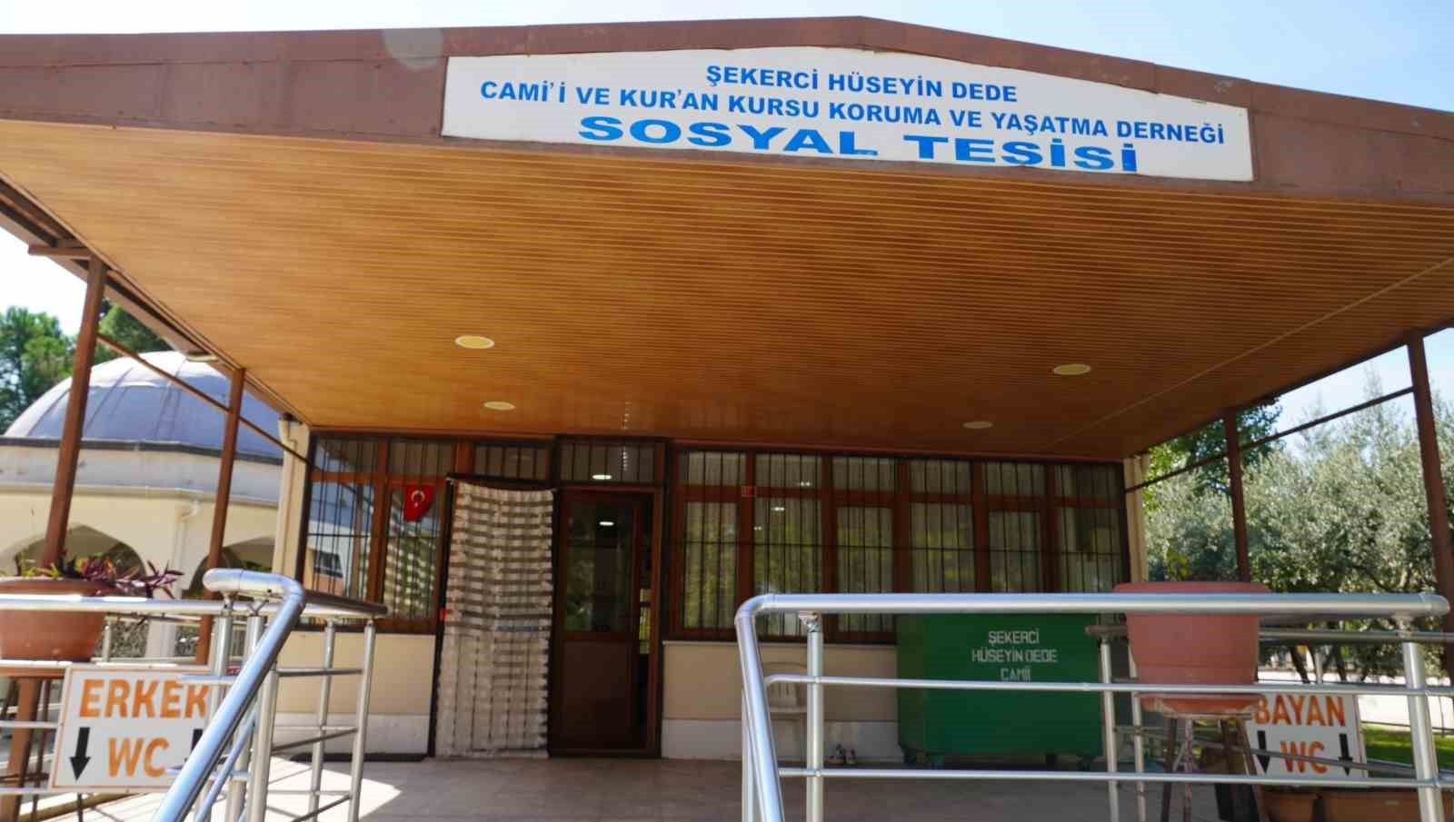 MANİSA’NIN YUNUSEMRE İLÇESİNDE YAKLAŞIK 10 YILDIR KULLANILMAYAN SOSYAL TESİS, DİKİŞ NAKIŞ KURSLARIYLA EĞİTİM YUVASINA DÖNÜŞTÜ. GÜZELYURT MAHALLESİ’NDE GEÇEN YIL BAŞLATILAN KURSLARDA 150 KADIN EĞİTİM ALIRKEN, YENİ EĞİTİM DÖNEMİNDE DE 40 KADIN KURSİYER TERZİLİK ÖĞRENMEYE BAŞLADI. KURSLAR SAYESİNDE KADINLAR HEM MESLEK SAHİBİ OLMA YOLUNDA İLERLİYOR HEM DE SOSYALLEŞEREK YENİ BİR ÇEVRE EDİNİYOR.