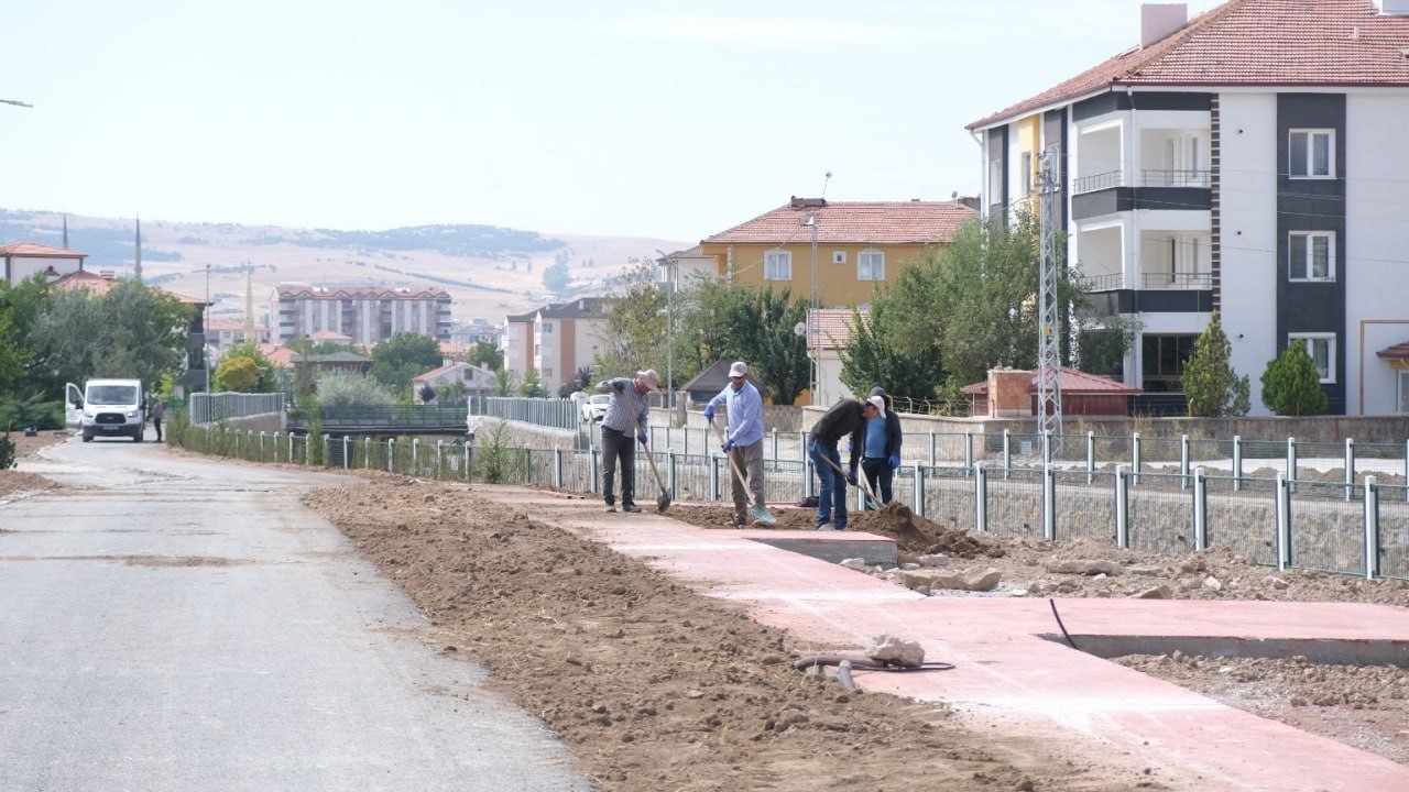 SORGUN İLÇESİNDE SOSYAL YAŞAM ALANLARINI ARTIRMAYA YÖNELİK ÇALIŞMALAR ARALIKSIZ DEVAM EDİYOR.