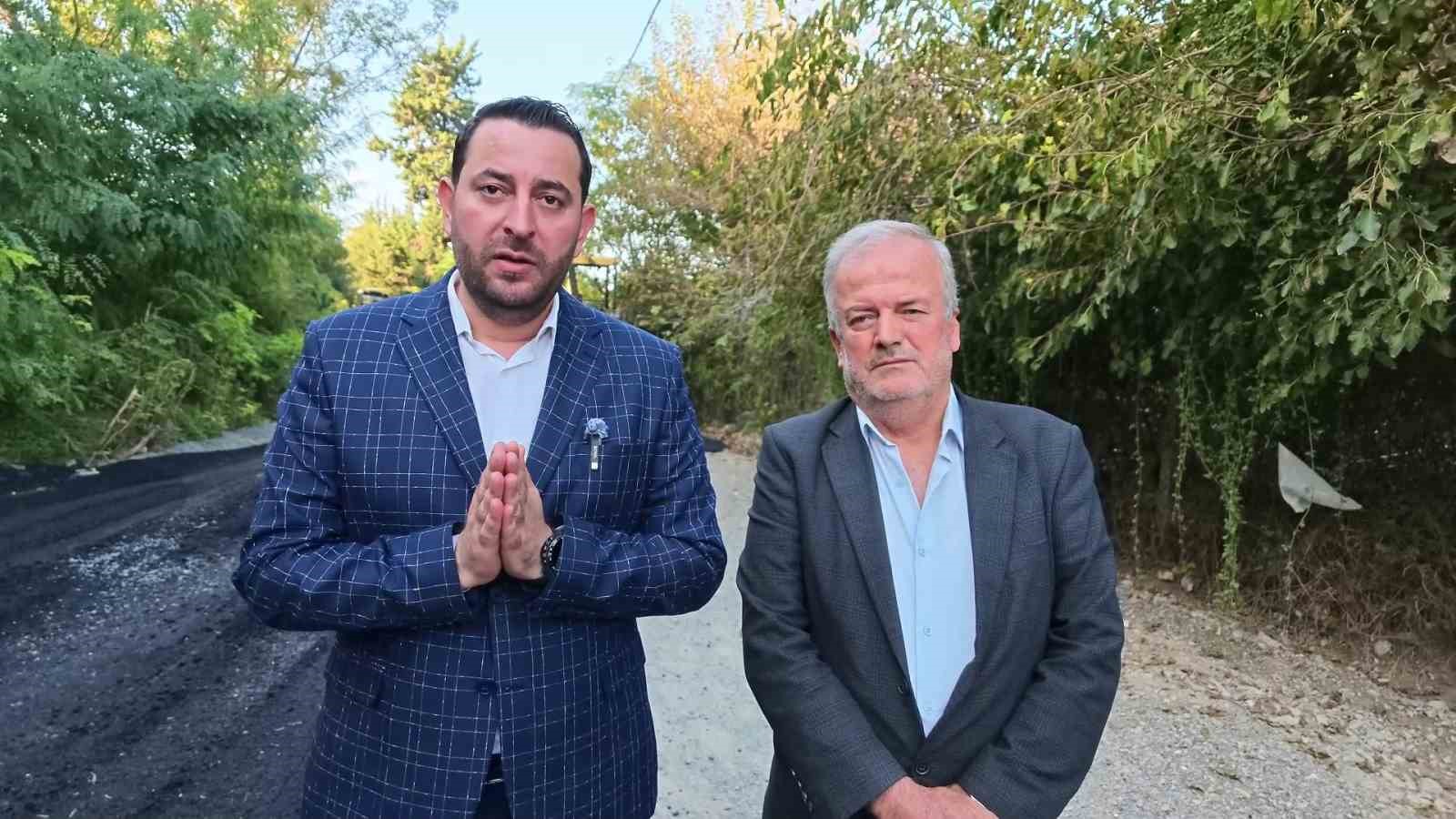 BAKAN EMRAH KARAÇAY (SOLDA), MUHTAR MAHALLE MUHTARI SÜLEYMAN ŞAHUTOĞLU (SAĞDA)