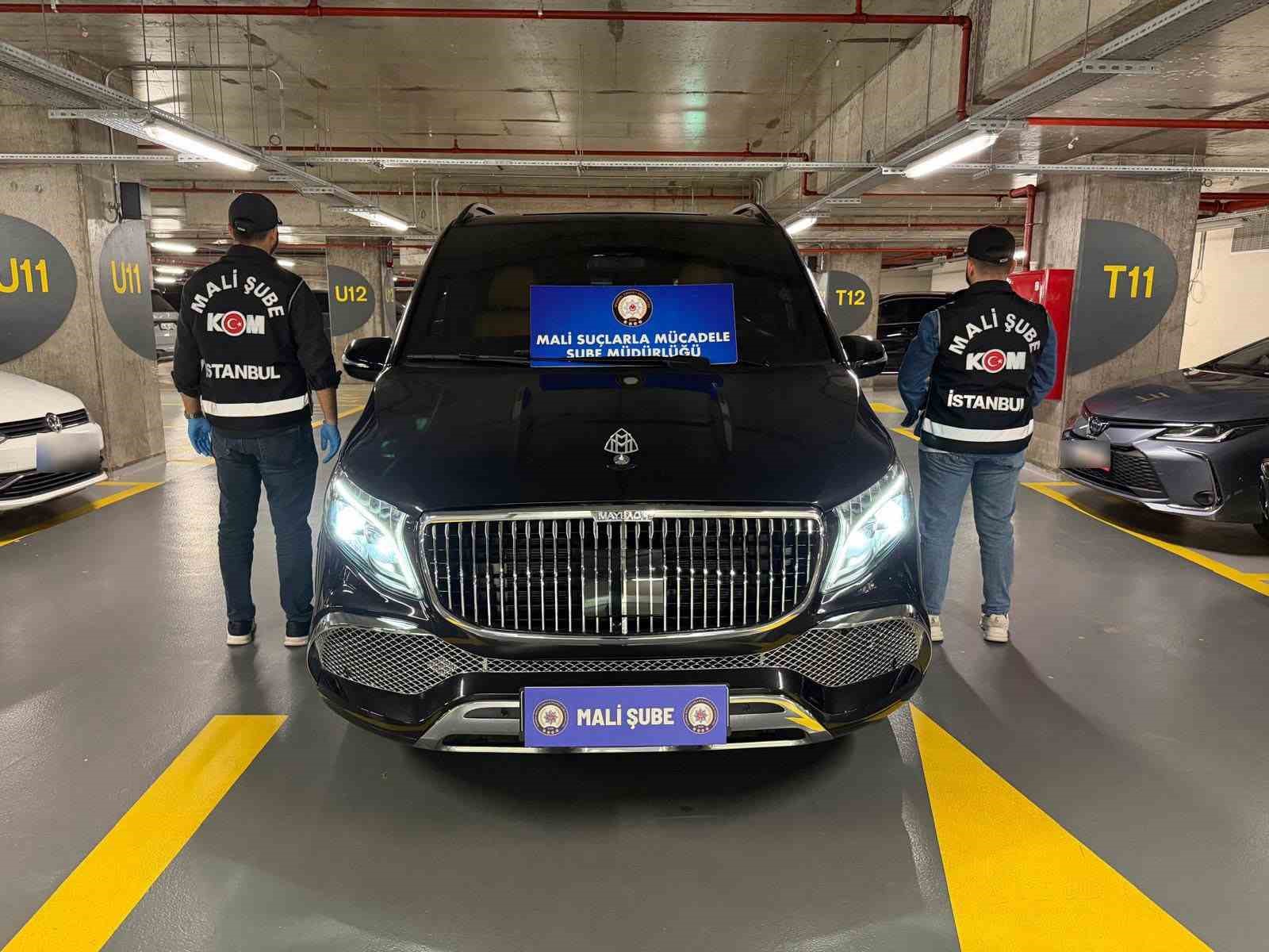İSTANBUL’DA, KRİPTO PARA DOLANDIRICILIĞI YAPTIĞI İDDİASIYLA INTERPOL TARAFINDAN KIRMIZI BÜLTENLE ARANAN RİCHARD JAMES SCHUELER, MİT DESTEKLİ POLİS OPERASYONUNDA EŞİYLE BİRLİKTE YAKALANMIŞTI. ŞÜPHELİNİN EŞİ ADINA KAYITLI 9 ARACA EL KONULDU.