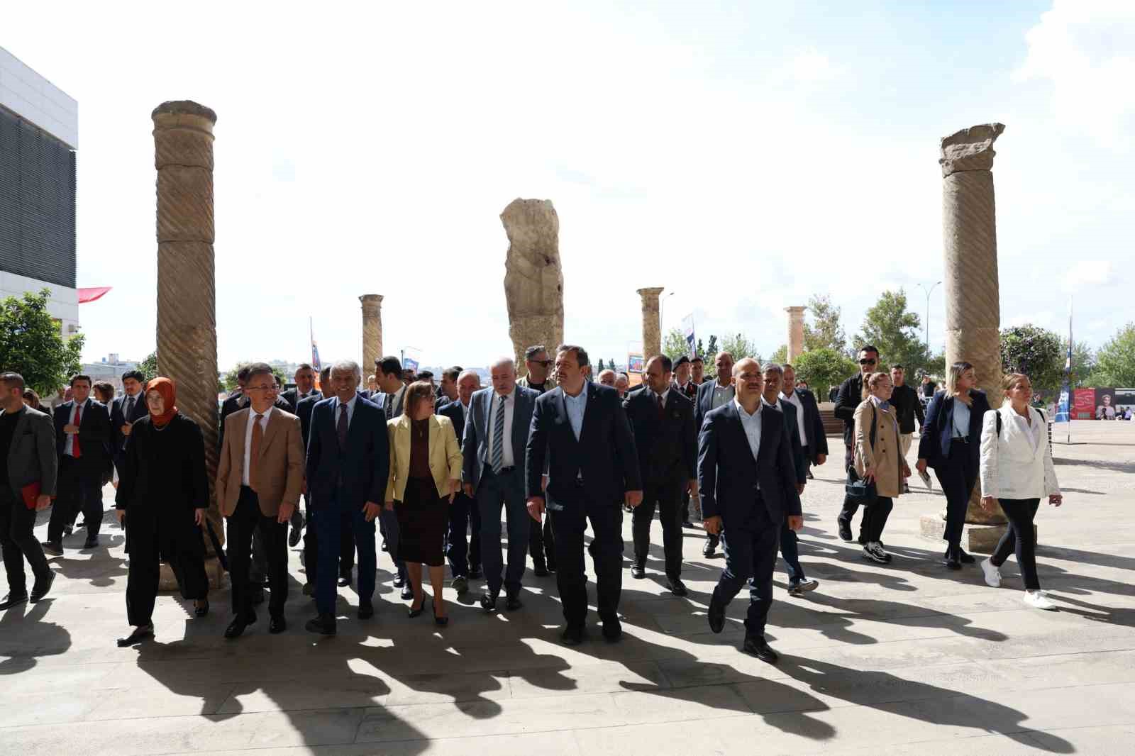GAZİ ŞEHRİN ULUSLARARASI YÜZÜ OLAN GASTROANTEP, KÜLTÜR YOLU FESTİVALİ İLE BİRLİKTE 9 GÜN BOYUNCA 7'DEN 70'E TÜM ZİYARETÇİLERİNE UNUTULMAZ DENEYİMLER YAŞATACAK.