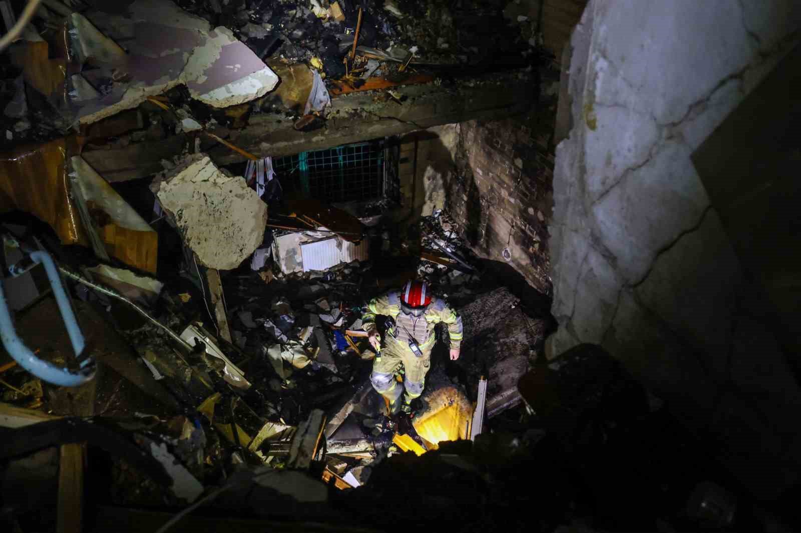 RUSYA’NIN UKRAYNA’NIN BAŞKENTİ KİEV’E DÜZENLEDİĞİ FÜZE VE İHA SALDIRISINDA 12 KİŞİ HAYATINI KAYBETTİ, YAKLAŞIK 40 KİŞİ DE YARALANDI. KİEV BELEDİYE BAŞKANI VİTALİ KLİTSCHKO, HAYATINI KAYBEDENLER İÇİN YARIN KİEV’DE YAS İLAN ETTİ