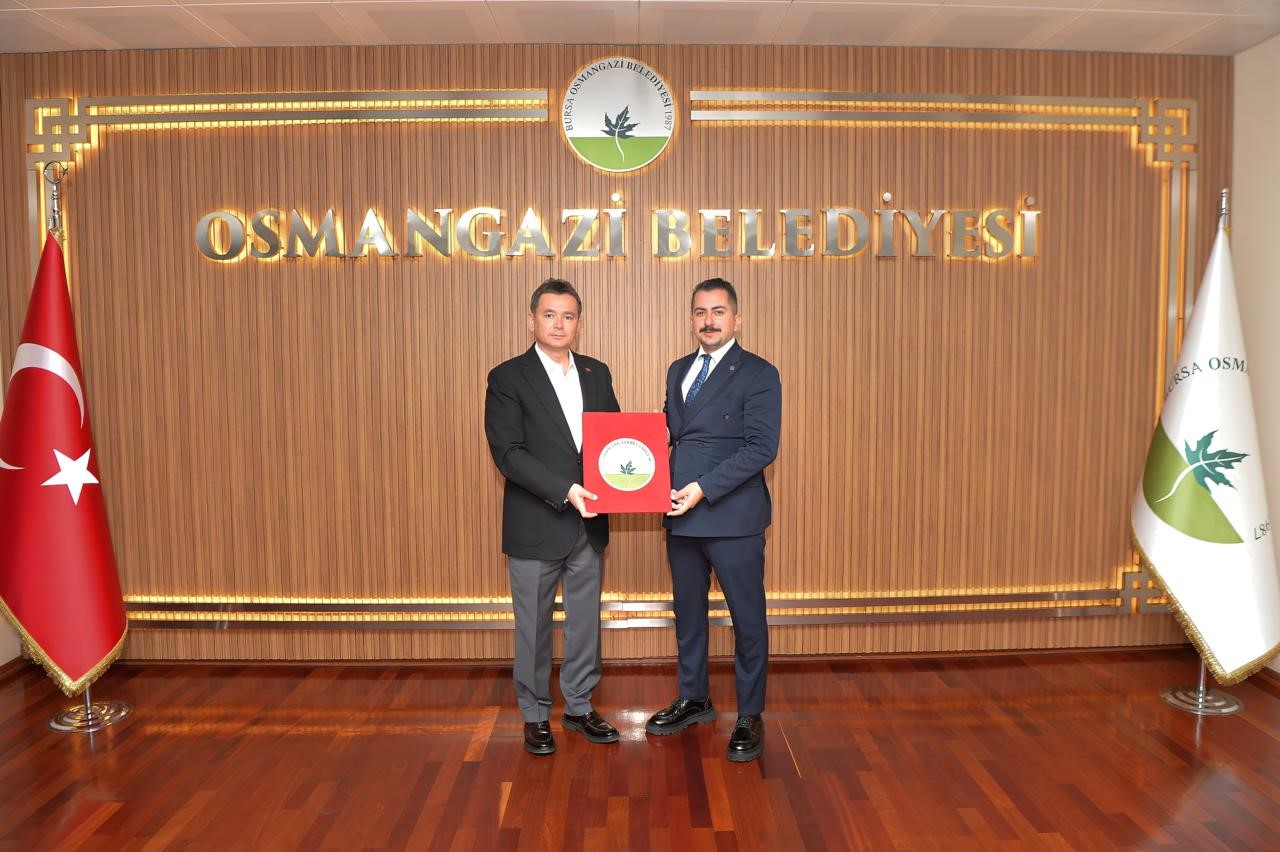 BURSA’DA OSMANGAZİ BELEDİYESİ VE TMMOB JEOLOJİ MÜHENDİSLERİ ODASI GÜNEY MARMARA ŞUBESİ ARASINDA İMZALANAN PROTOKOL İLE İLÇENİN JEOLOJİK YAPISINA IŞIK TUTAN PANEL GERÇEKLEŞTİRİLECEK. PANELİN SONUÇLARI BURSA’NIN FETHİNİN 700’ÜNCÜ YILINA ÖZEL OLARAK HAZIRLANACAK RAPORA EKLENECEK.