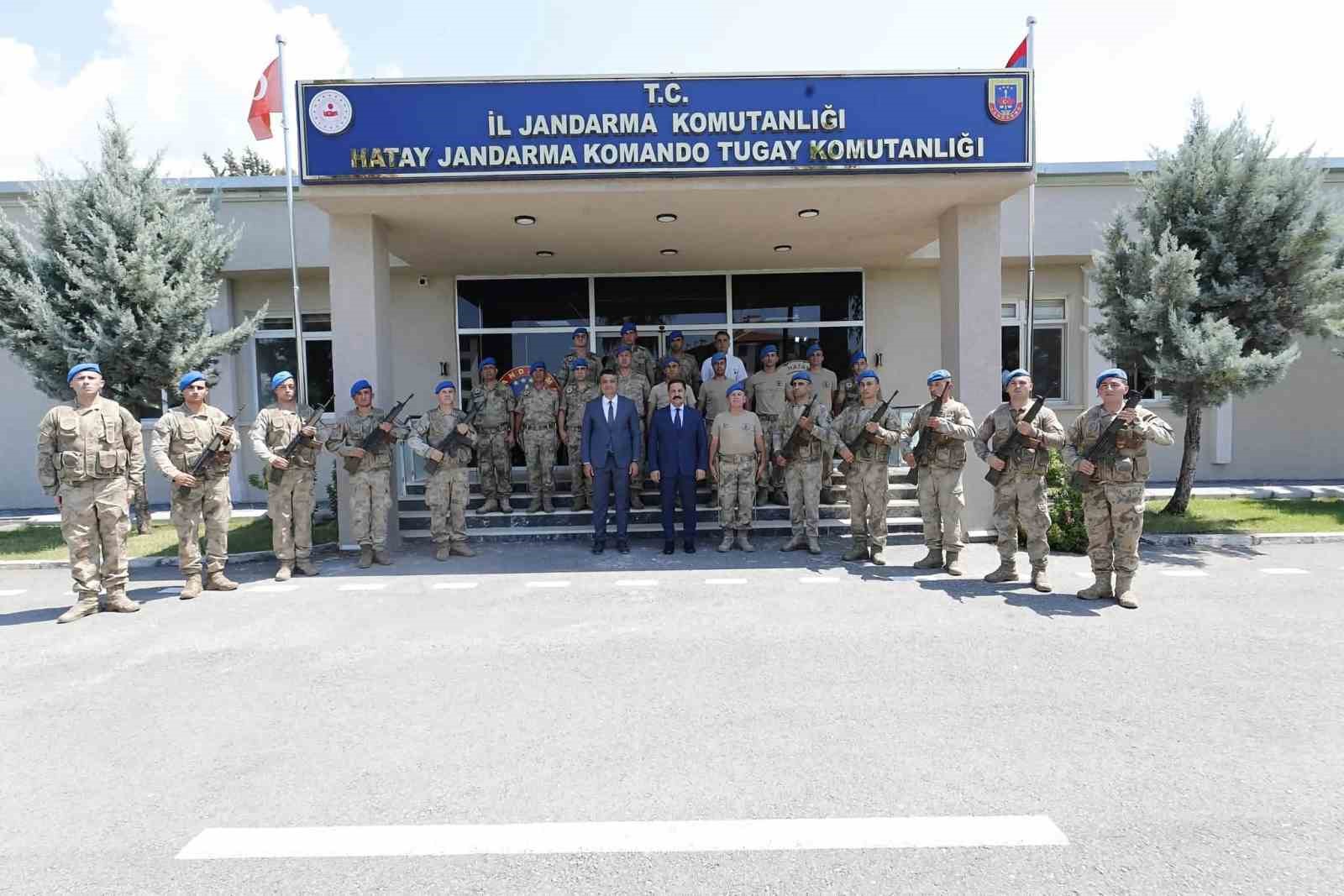 HATAY VALİSİ MUSTAFA MASATLI, DÖRTYOL JANDARMA KOMANDO TUGAY KOMUTANLIĞINI ZİYARET EDEREK YÜRÜTÜLEN ÇALIŞMALAR HAKKINDA BİLGİ ALDI.