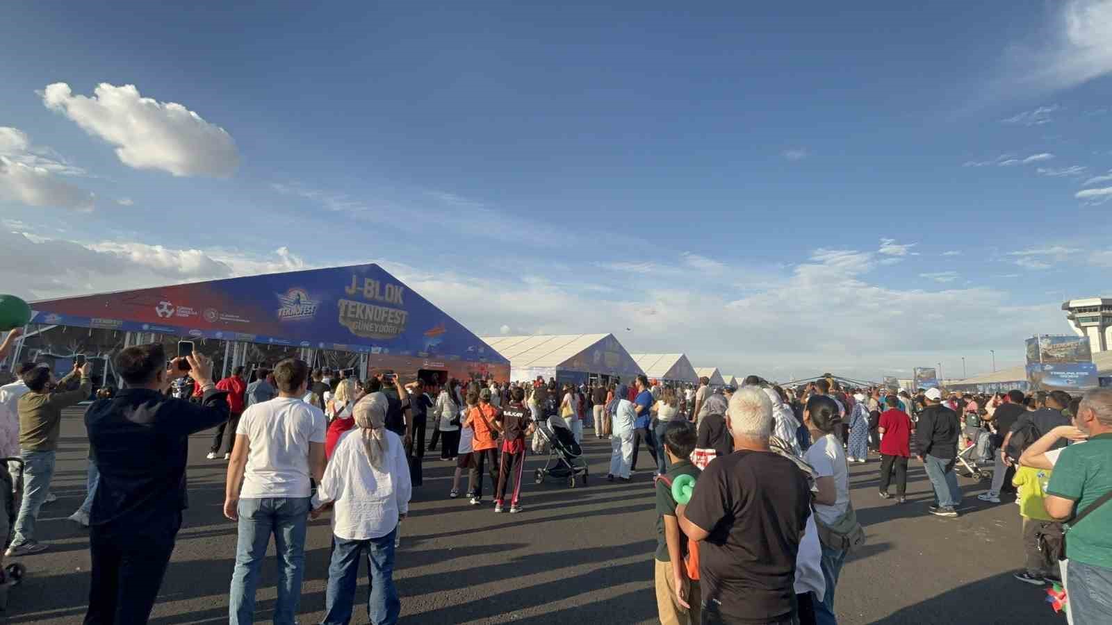 MİLLİ SAVUNMA BAKANLIĞI HAVA KUVVETLERİ KOMUTANLIĞI BÜNYESİNDE BULUNAN F-16 GÖSTERİ EKİBİ SOLOTÜRK, GÜNEYDOĞU’NUN KADİM TOPRAKLARINDA GÖKYÜZÜNE İMZA ATTI.