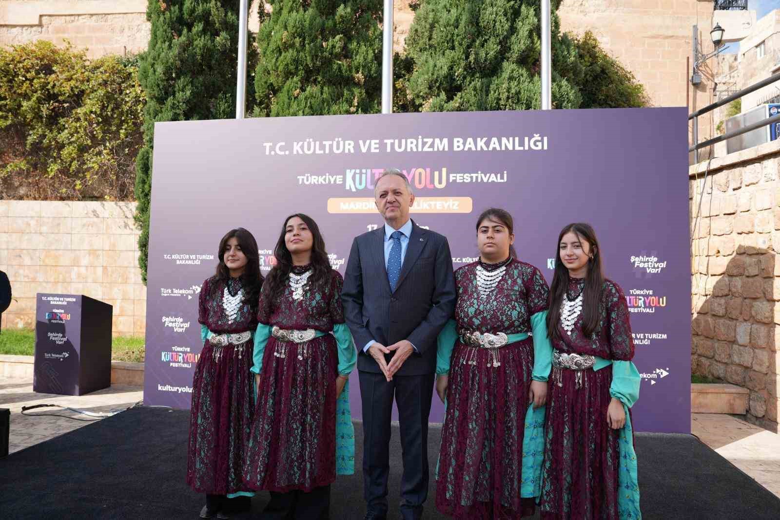 TÜRKİYE KÜLTÜR YOLU FESTİVALİ'NİN 23. DURAĞI MARDİN OLDU. MARDİN KÜLTÜR YOLU FESTİVALİ'NİN AÇILIŞ PROGRAMI, SAKIP SABANCI MARDİN KENT MÜZESİ'NDE GERÇEKLEŞTİRİLDİ.