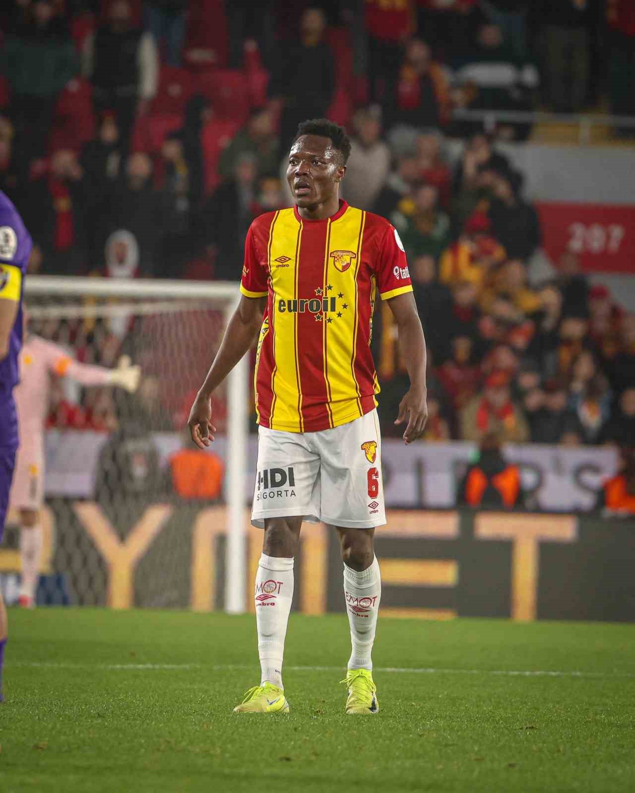 İZMİR EKİBİ, BU TRANSFERİN ARDINDAN SARI-KIRMIZILI OYUNCU MUSAH MOHAMMED’İN DE SİVASSPOR’A TRANSFER OLDUĞUNU DUYURDU.