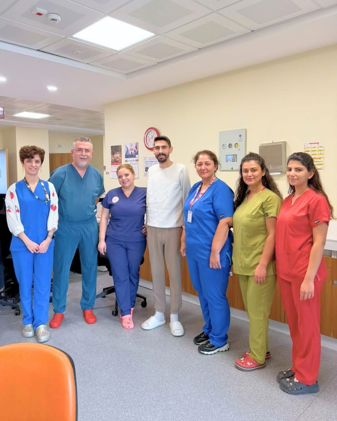 ANTALYA VE ISPARTA’DA FARKLI SAĞLIK KURULUŞLARINA BAŞVURAN 30 YAŞINDAKİ VELİ KAPAN’IN KARIN BÖLGESİNDE TESPİT EDİLEN YAKLAŞIK 13 SANTİMETRELİK KİTLE, BURDUR DEVLET HASTANESİ’NDE GERÇEKLEŞTİRİLEN 6 SAATLİK OPERASYONLA TAMAMEN ÇIKARILDI. ÇEVRE DOKULARLA YAKIN İLİŞKİLİ OLAN KİTLENİN ÇIKARILMASININ ARDINDAN HASTA SAĞLIĞINA KAVUŞARAK TABURCU EDİLDİ.