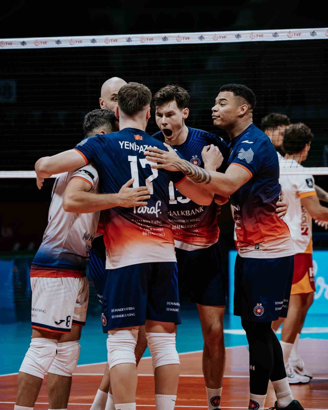 EFELER LİGİ’NİN İLK HAFTASINDA HALKBANK, SAHASINDA GALATASARAY'I 3-1 MAĞLUP ETTİ.