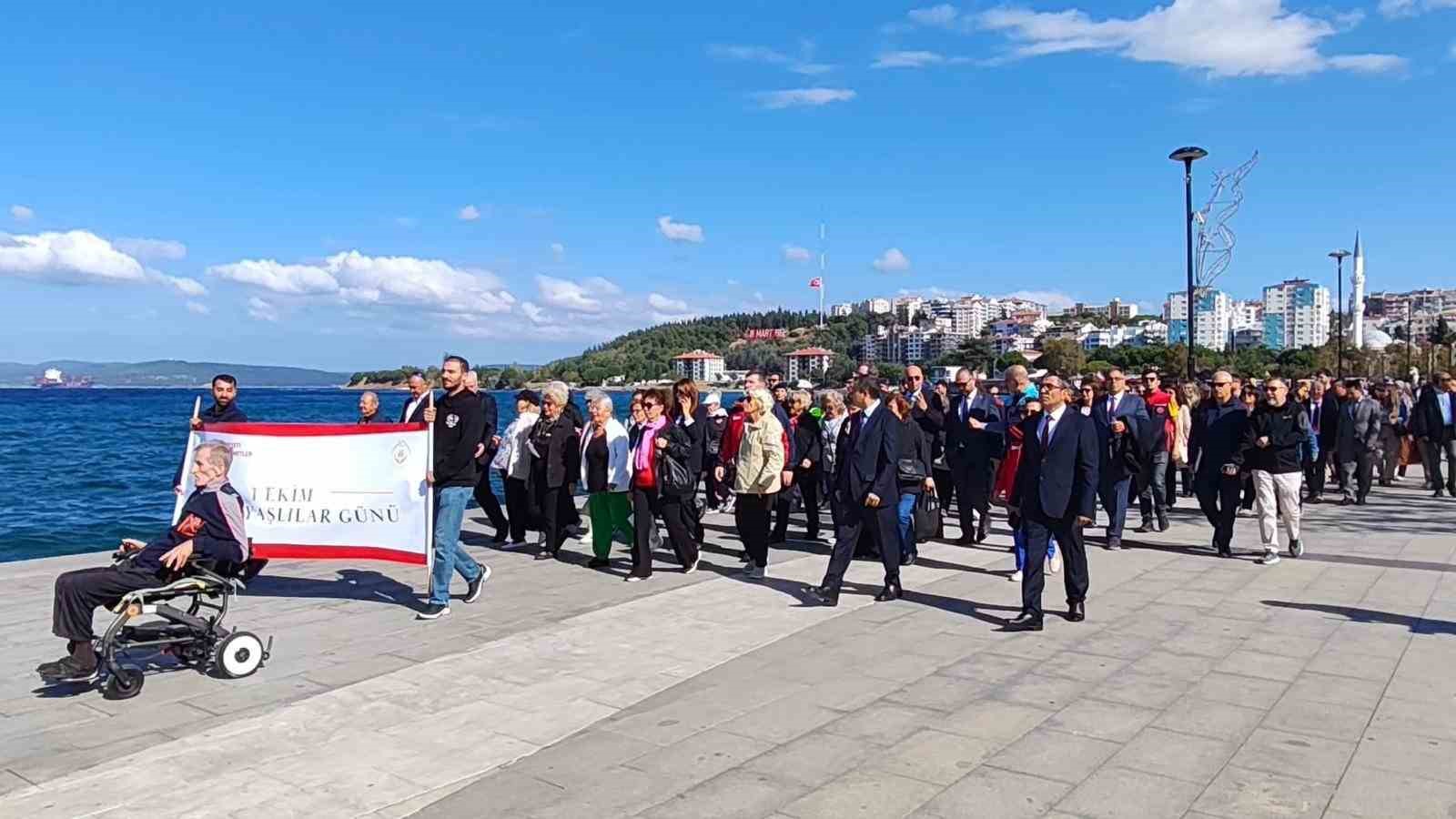 ÇANAKKALE’DE 1 EKİM DÜNYA YAŞLILAR GÜNÜ DÜZENLENEN YÜRÜYÜŞLE KUTLANDI.