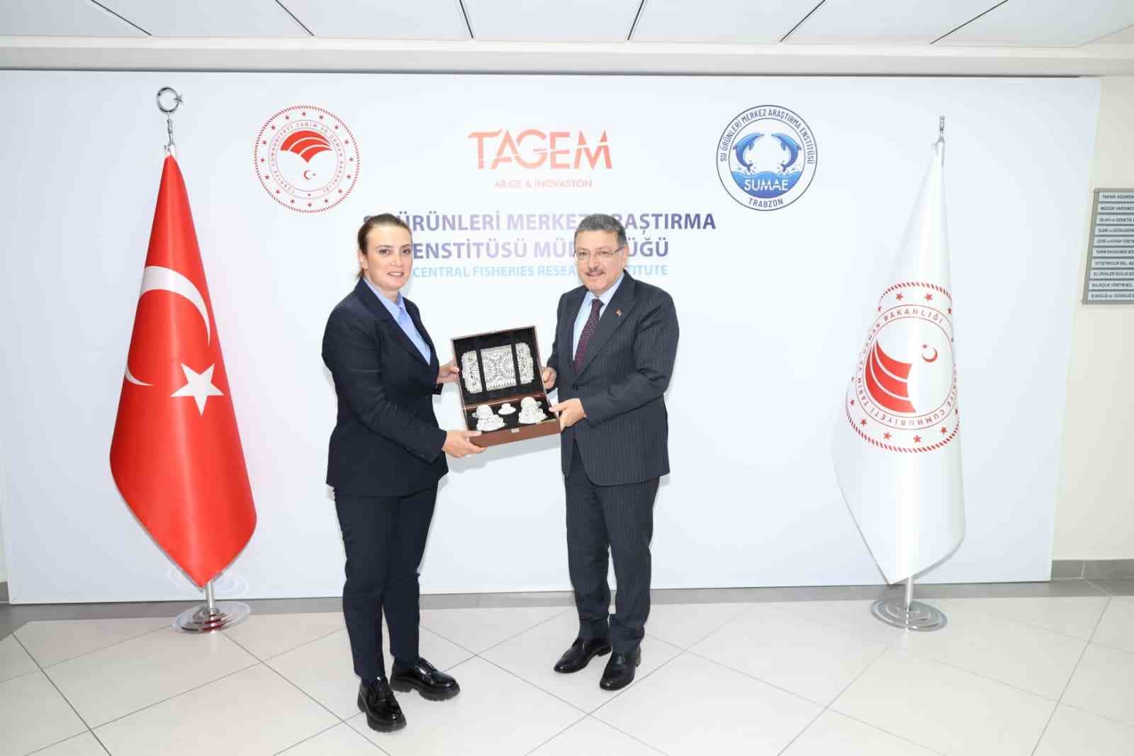 TRABZON BÜYÜKŞEHİR BELEDİYE BAŞKANI AHMET METİN GENÇ, SU ÜRÜNLERİ MERKEZ ARAŞTIRMA ENSTİTÜSÜ’NÜ ZİYARET ETTİ.