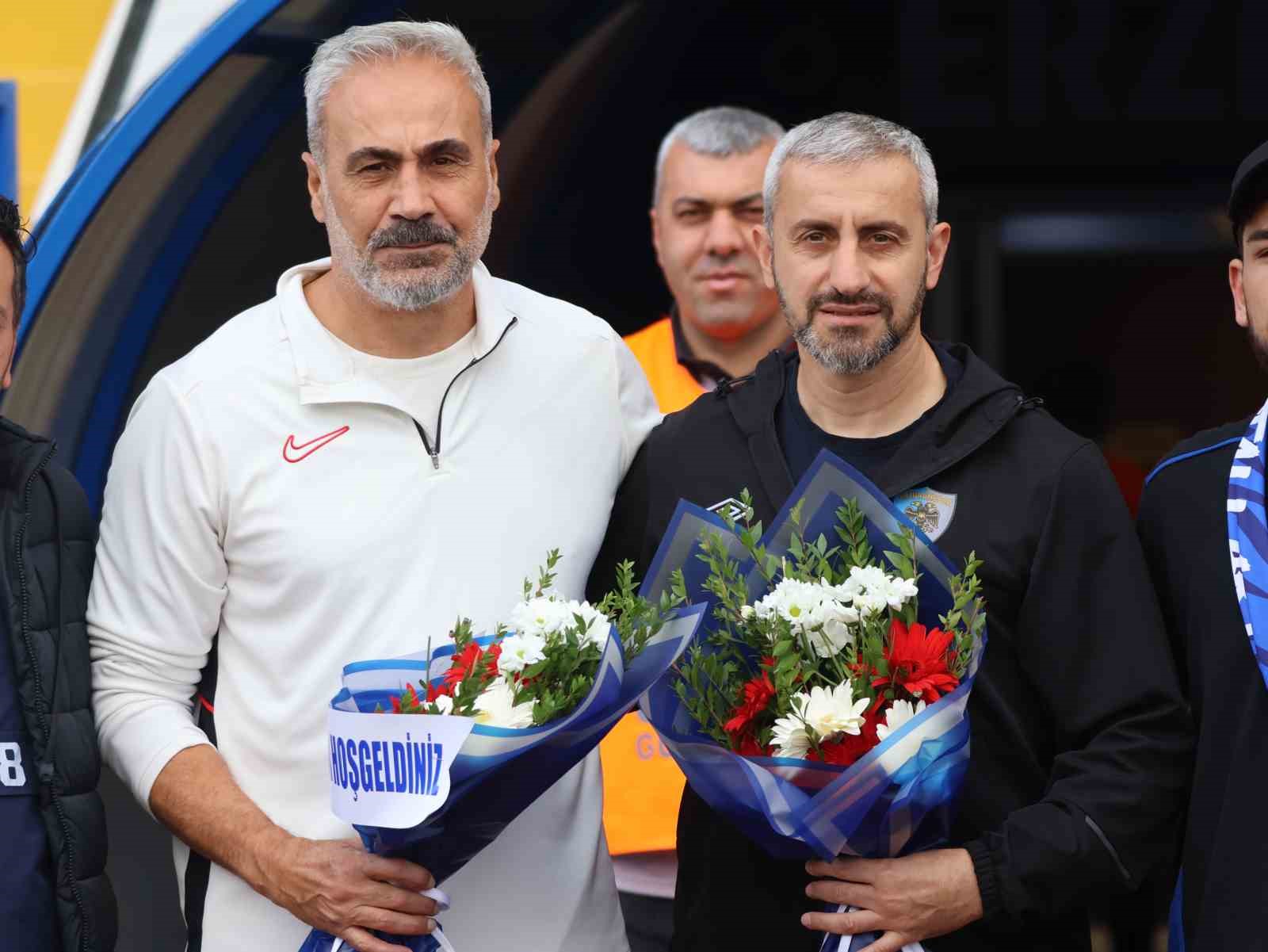 TRENDYOL SÜPER LİG'İN 8. HAFTASINDA ERZURUMSPOR FK, SAHASINDA EYÜPSPOR İLE KARŞI KARŞIYA GELİYOR. MÜCADELENİN İLK YARISI MAVİ-BEYAZLI EKİBİN 1-0 ÜSTÜNLÜĞÜYLE TAMAMLANDI.