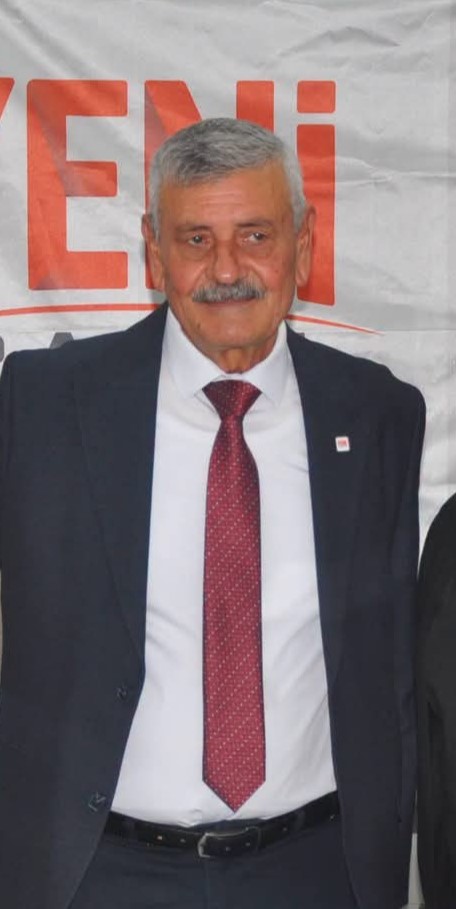 YENİ PARTİ SELENDİ İLÇE BAŞKANLIĞI KONGRESİ’NDE 207 OY ALAN KURUCU İLÇE BAŞKANI ZEKİ ÖZKAN (FOTOĞRAFTAKİ), YENİDEN BAŞKANLIĞA SEÇİLDİ. RAKİBİ TEVFİK UĞUR’UN 132 OY ALDIĞI KONGREDE 1 OY GEÇERSİZ SAYILIRKEN ÖZKAN, YENİ DÖNEMDE BİRLİK VE BERABERLİK İÇERİSİNDE ÇALIŞACAKLARINI SÖYLEDİ.