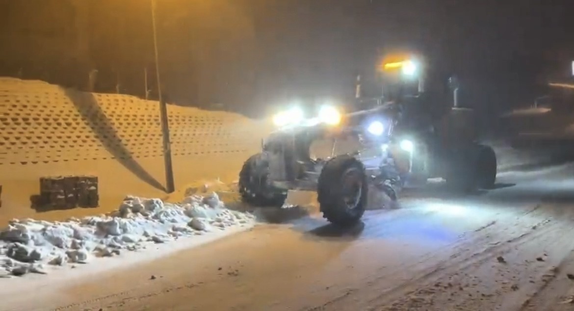 ULUDAĞ’DA KAR KALINLIĞI 20 SANTİMETREYE ULAŞTI, JANDARMA DENETİME GEÇTİ