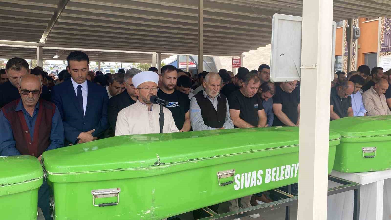 SİVAS’TA DÜN MEYDANA GELEN TRAFİK KAZASINDA HAYATINI KAYBEDEN 4 KİŞİDEN 3’Ü SON YOLCULUĞUNA UĞURLANDI.