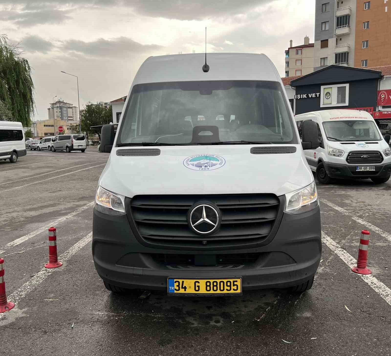 KAYSERİ BÜYÜKŞEHİR BELEDİYESİ ULAŞIM A.Ş. ÖNCÜLÜĞÜNDE YÜRÜTÜLEN ÇEVRECİ ULAŞIM ÇALIŞMALARI KAPSAMINDA, İLÇE TAŞIMACILIĞINDA ELEKTRİKLİ ARAÇ KULLANIMINA YÖNELİK HAZIRLIKLAR SÜRÜYOR.