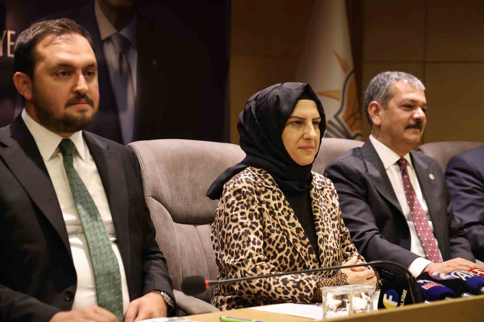 TERÖRSÜZ TÜRKİYE HEDEFİNİN BİRLİK VE BERABERLİĞİN EN ÖNEMLİ AYAĞI OLDUĞUNU BELİRTEN PROF. DR. HÜLYA TERZİOĞLU, "TERÖRSÜZ TÜRKİYE’DE MİLLİYETÇİ HAREKET PARTİSİ İLE BERABER YÜRÜDÜĞÜMÜZ BU YOLDA ÇOK CİDDİ BİR MESAFE ALDIK" DEDİ.