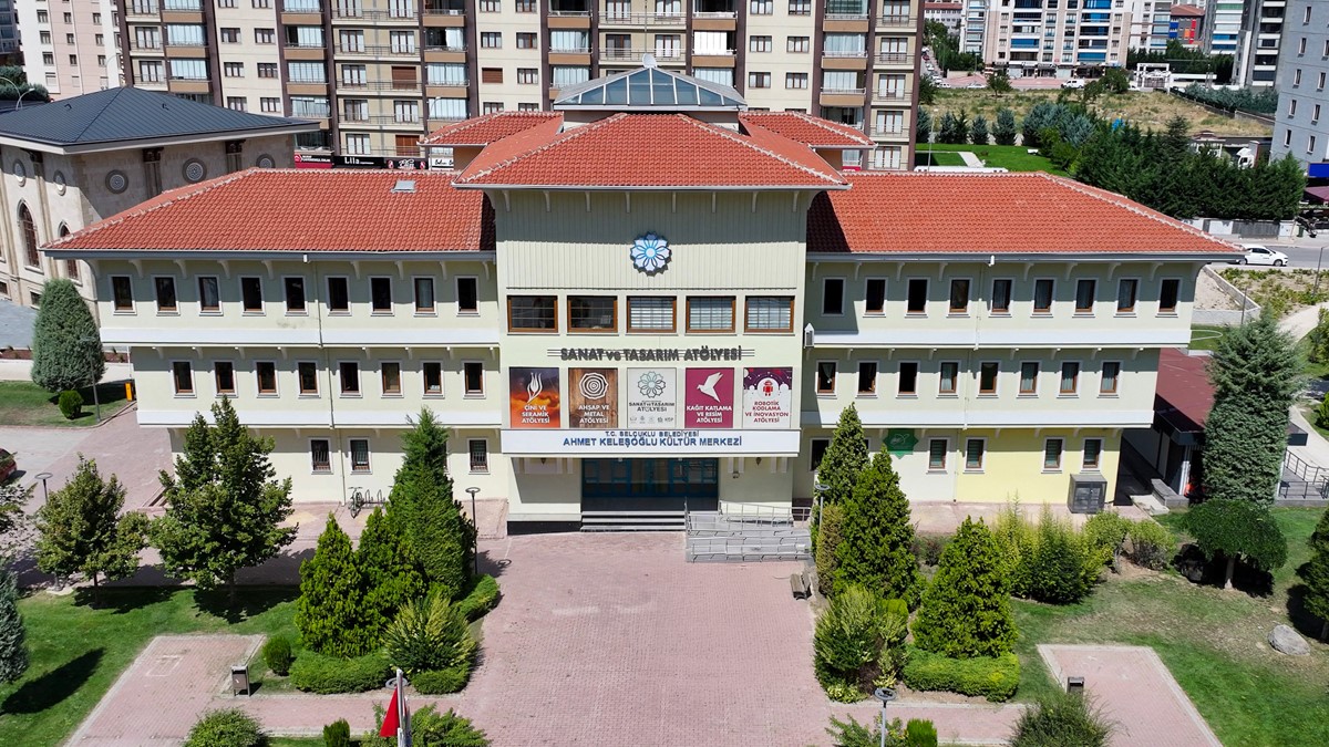 SELÇUKLU KAYMAKAMI ALİ CANDAN, SELÇUKLU BELEDİYE BAŞKANI AHMET PEKYATIRMACI’NIN EV SAHİPLİĞİNDE YAZ DÖNEMİNDE DE FAALİYETLERİNE DEVAM EDEN OKUL DIŞI ÖĞRENME ORTAMLARINI ZİYARET ETTİ.
