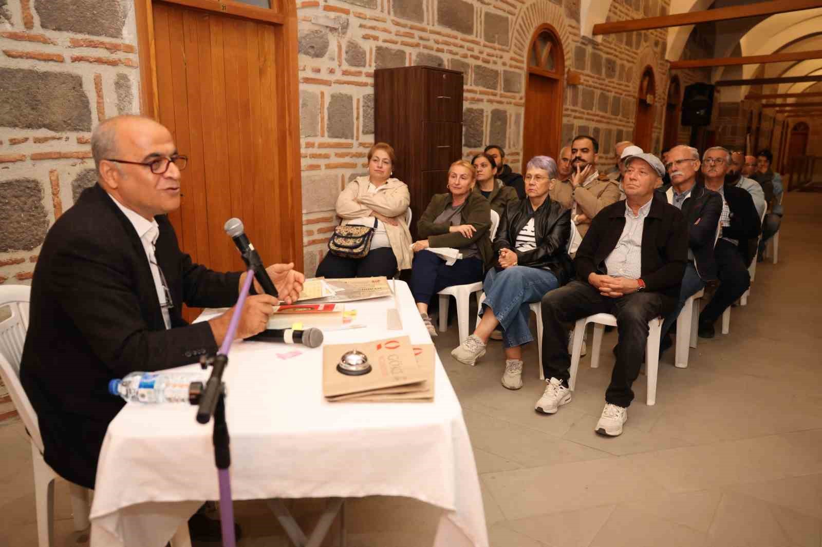 ŞEHZADELER BELEDİYESİ’NİN DESTEKLERİYLE KURŞUNLU HAN ŞİİR EVİ’NDE DÜZENLENEN "ŞİİR EVİ ETKİNLİKLERİ" KAPSAMINDA "TARZAN VE MANİSA" SÖYLEŞİSİ GERÇEKLEŞTİRİLDİ. ARAŞTIRMACI TARİHÇİ YAZAR ERKAN AKBALIK’IN KONUŞMACI OLDUĞU ETKİNLİKTE, MANİSA TARZANI’NIN KENTE GELDİĞİ DÖNEM, MANİSA’NIN İŞGALİ VE 5-8 EYLÜL MANİSA YANGININA İLİŞKİN ARŞİV BELGELERİ VE FOTOĞRAFLAR İLK KEZ PAYLAŞILDI.