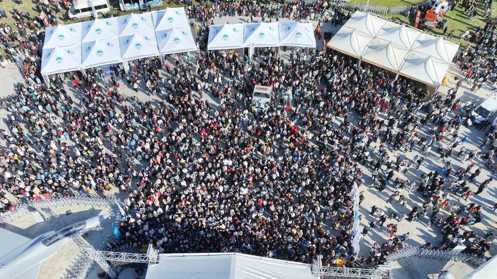 KAYSERİ BÜYÜKŞEHİR BELEDİYESİ İLE TÜBİTAK İŞ BİRLİĞİNDE, KAYSERİ BİLİM MERKEZİ ÖNCÜLÜĞÜNDE DÜZENLENEN KAYSERİ 8. BİLİM FESTİVALİ, ÜÇ GÜN BOYUNCA BİLİM, TEKNOLOJİ VE KEŞİF DOLU ETKİNLİKLERLE VATANDAŞLARI BİR ARAYA GETİRDİ.