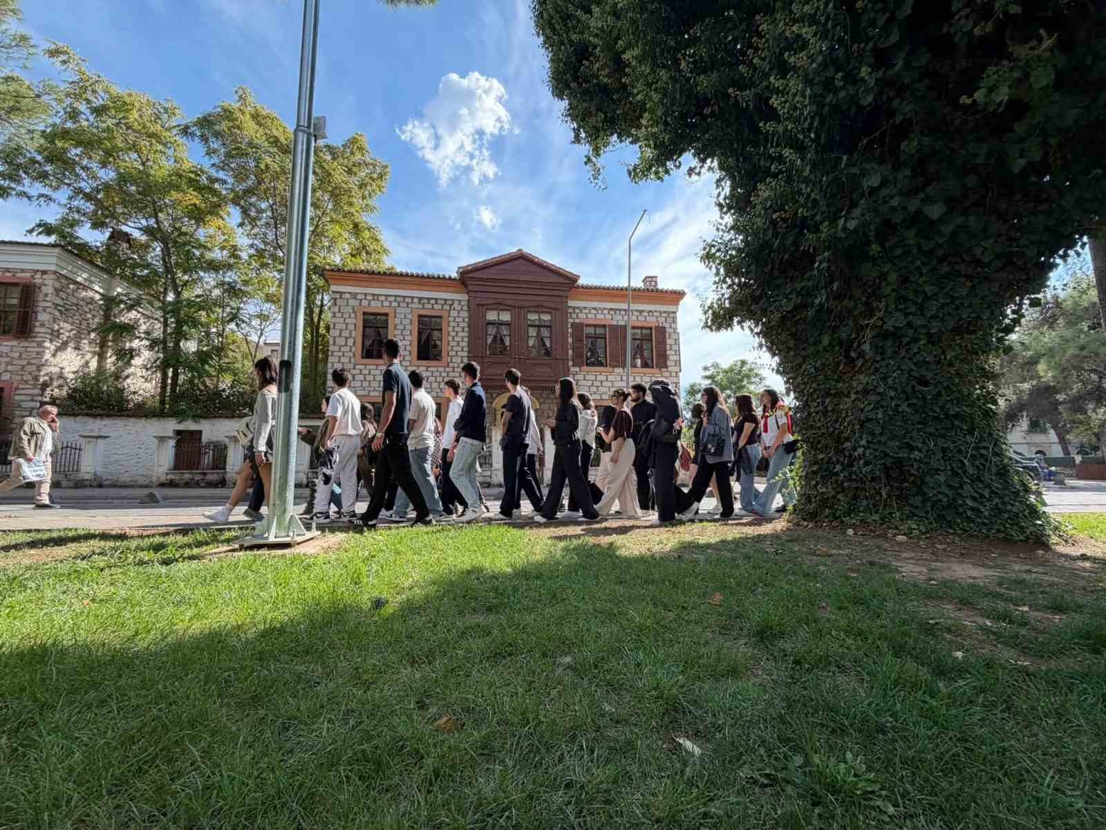 MUĞLA’DA ÜNİVERSİTELİ GENÇLER "GELİN TANIŞ OLALIM" PROGRAMIYLA KENTİ KEŞFEDİYOR