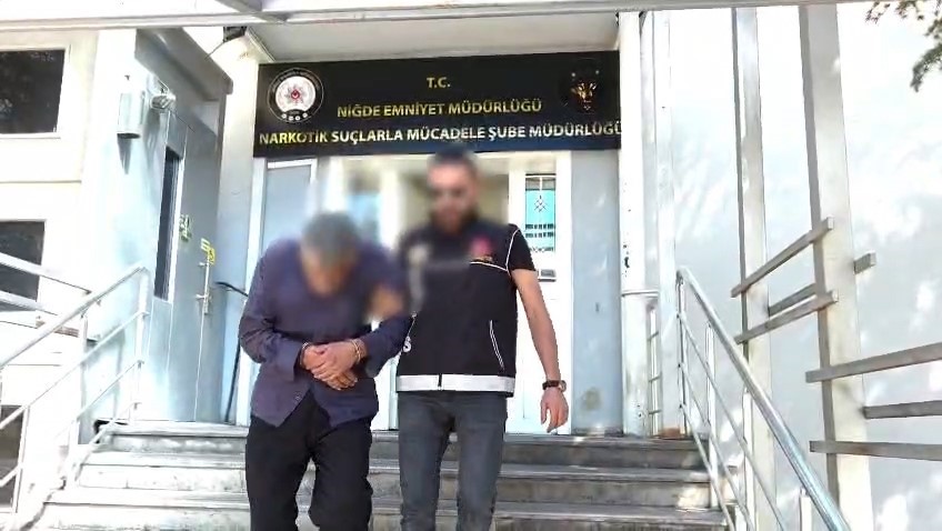 UYUŞTURUCU MADDE TAŞIDIĞI TESPİT EDİLEN YABANCI UYRUKLU 2 ŞÜPHELİ TUTUKLANDI.