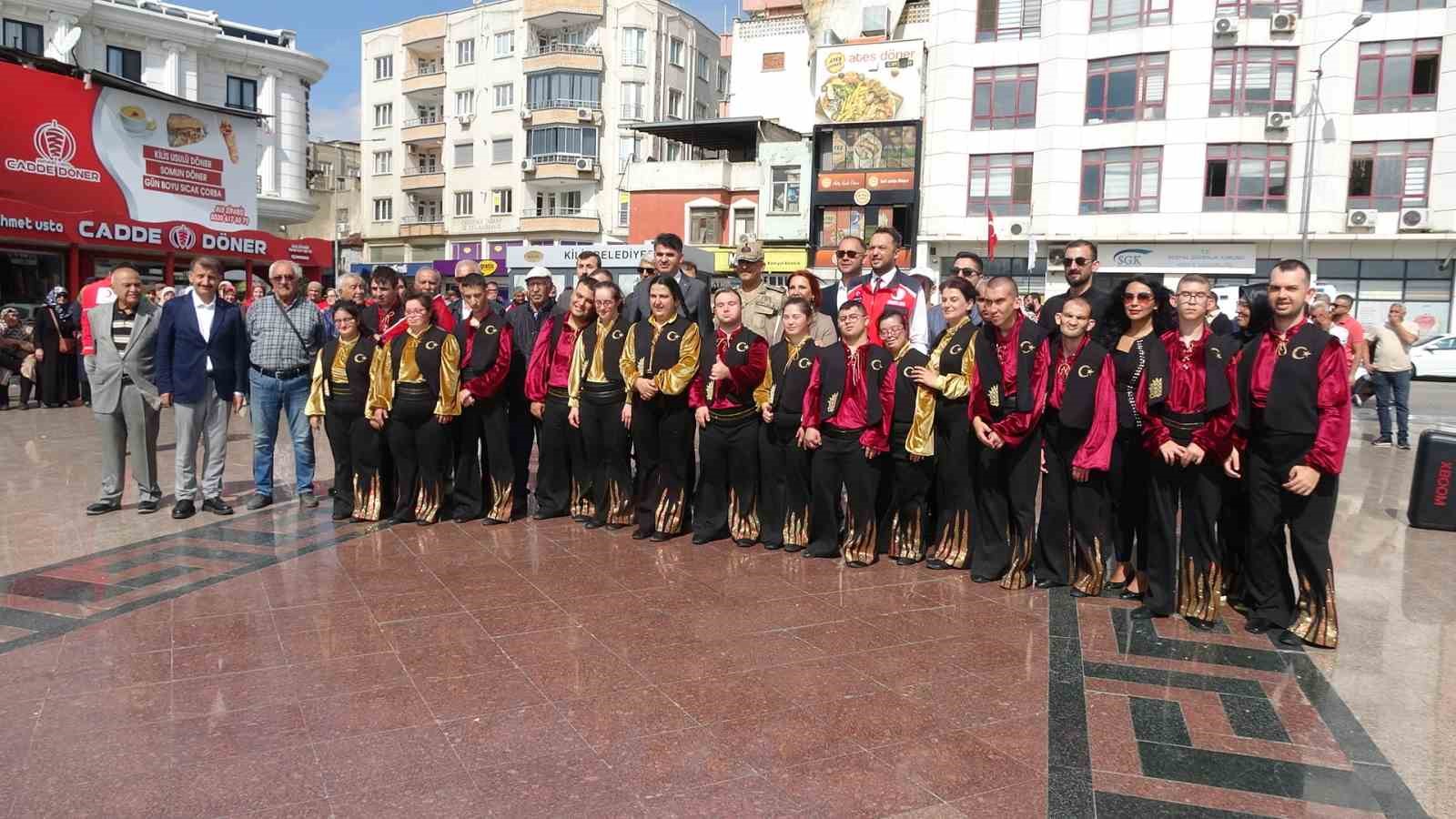 KİLİS’TE DÜNYA YAŞLILAR GÜNÜ KAPSAMINDA YAŞLI VATANDAŞLAR VE KENT PROTOKOLÜNÜN KATILIMIYLA YÜRÜYÜŞ DÜZENLENDİ.