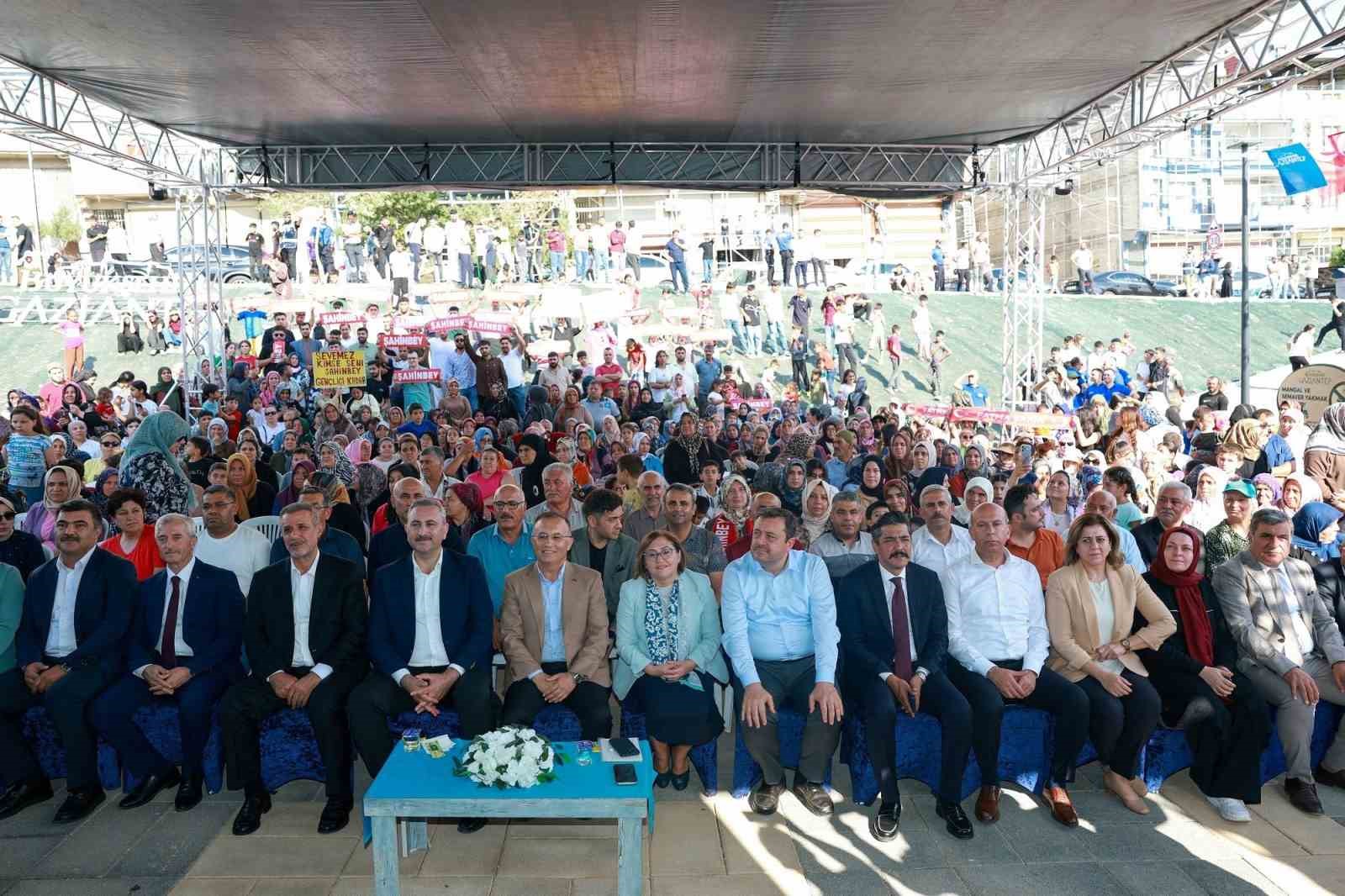 GAZİANTEP BÜYÜKŞEHİR VATAN MAHALLESİ’NİN ÇEHRESİNİ DEĞİŞTİRECEK YENİ PARKI AÇTI
