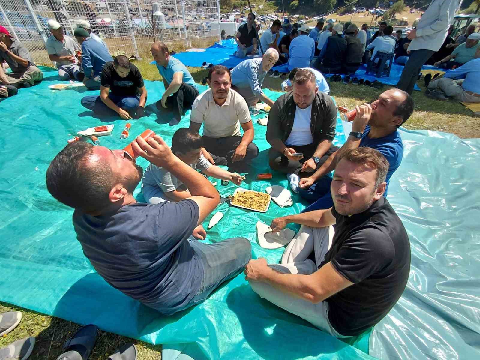 BOLU'NUN MUDURNU İLÇESİNDE GELENEKSEL OLARAK DÜZENLENEN ABANT ÖRENCİK KÖYÜ HACET BAYRAMI, BU YIL DA YAYLADA RENKLİ GÖRÜNTÜLERE VE KIYASIYA GÜREŞ MÜSABAKALARINA SAHNE OLDU.