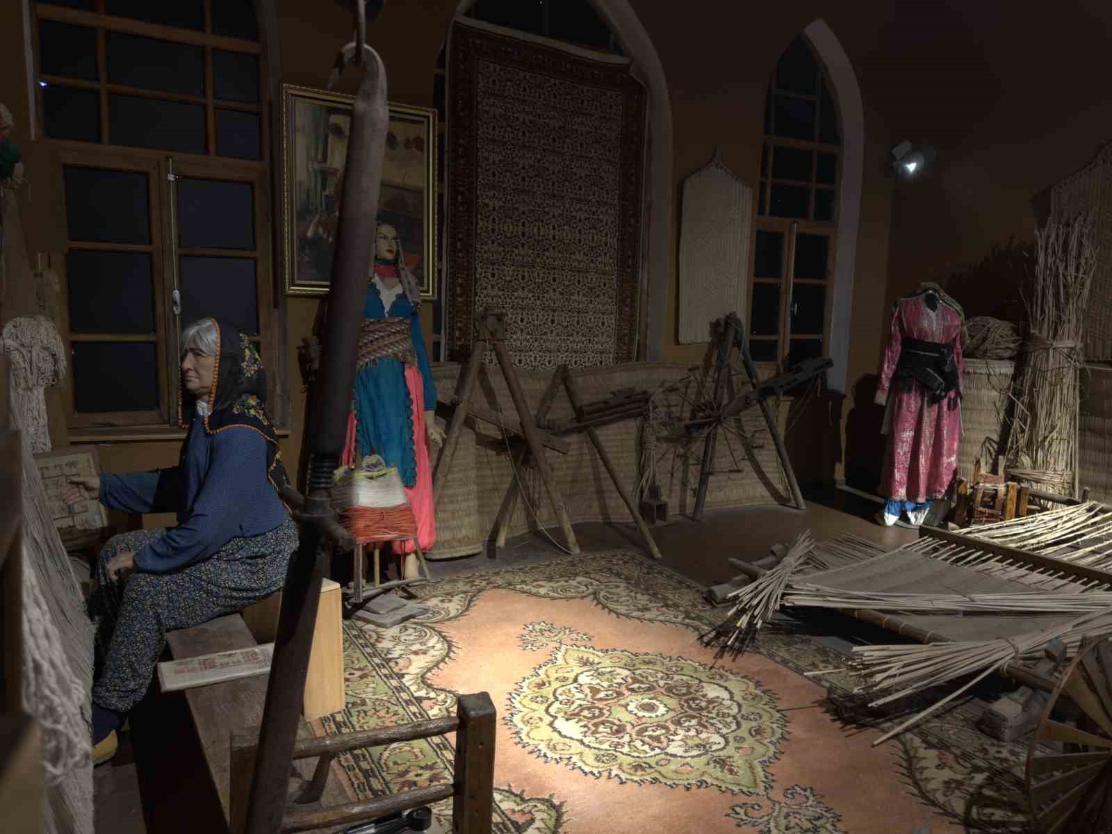 KÜTAHYA'NIN SİMAV İLÇESİNDE BULUNAN SİMAV BELEDİYESİ KENT MÜZESİ, TARİHİ BİNASI VE GEÇMİŞTEN GÜNÜMÜZE UZANAN ESERLERİYLE ZİYARETÇİLERİNİ AĞIRLIYOR.
