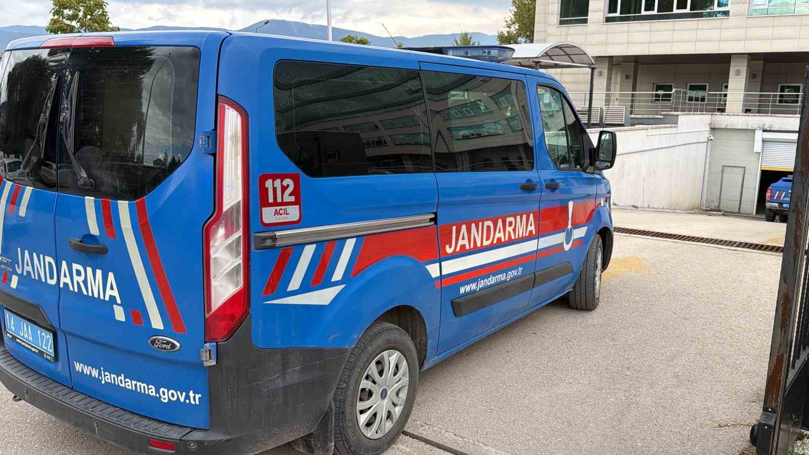 BOLU'DA BELEDİYE KOOPERATİFİNE YÖNELİK YÜRÜTÜLEN 'ZİMMET' VE 'İHALEYE FESAT KARIŞTIRMA' SORUŞTURMASI KAPSAMINDA ADLİYEYE SEVK EDİLEN 11 ŞÜPHELİDEN 5'İ TUTUKLANARAK CEZAEVİNE GÖNDERİLDİ.