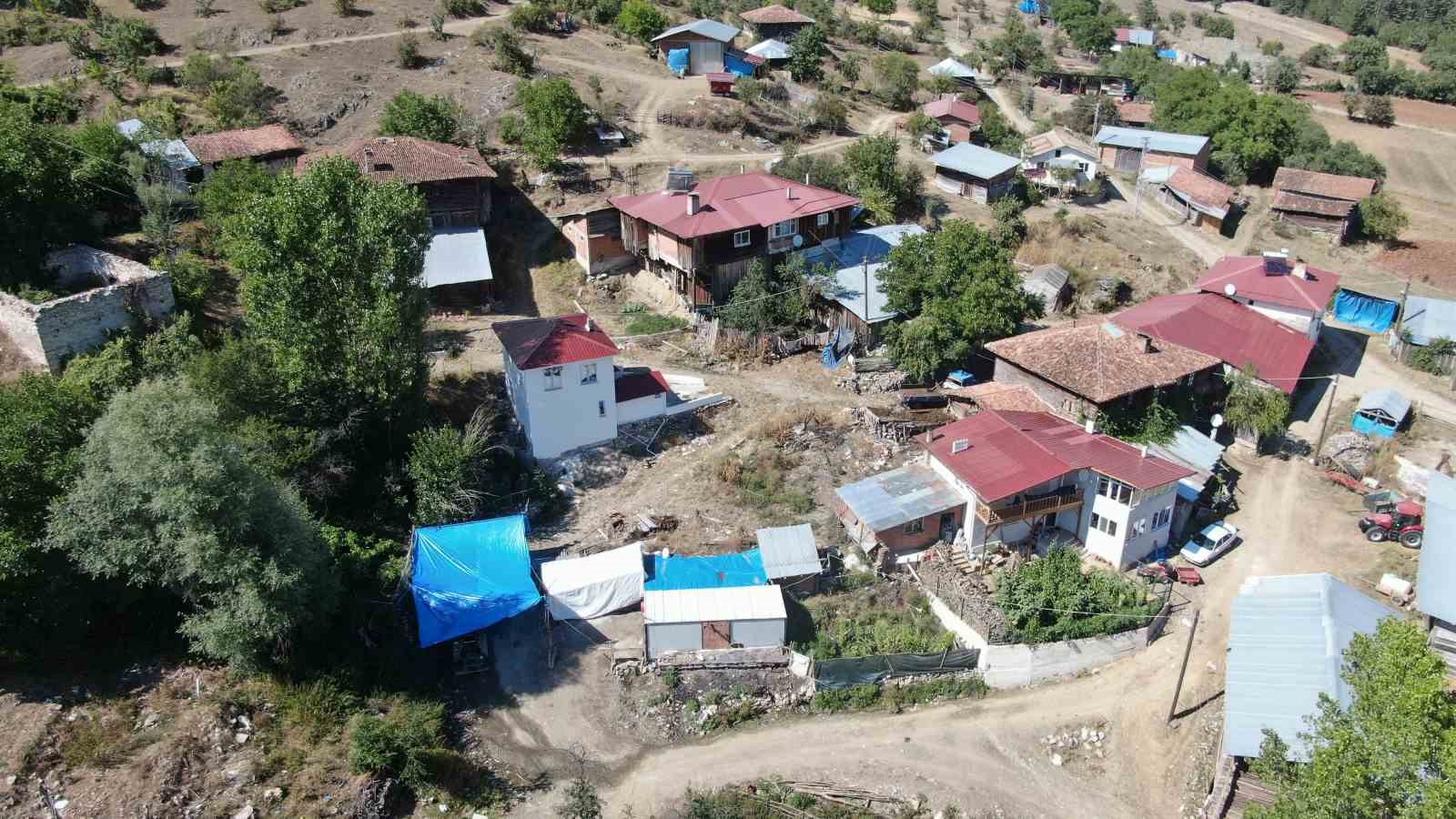 SÖNMEZ AİLESİ, TEK GÖZLÜ ODADA 1,5 YILDIR ZOR ŞARTLARDA YAŞAM MÜCADELESİ VERİYOR.