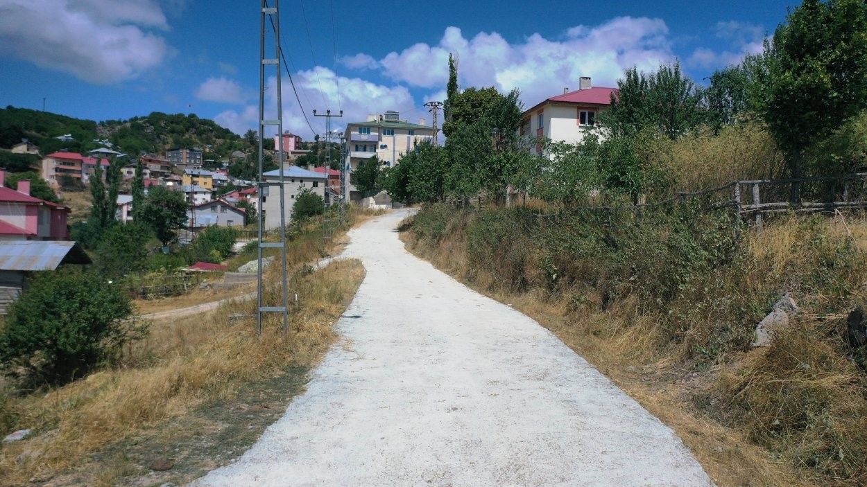 ORDU BÜYÜKŞEHİR BELEDİYESİ TARAFINDAN MESUDİYE İLÇESİNE BAĞLI GÜVENLİ VE DAYILI MAHALLELERİNDE, ULAŞIMIN DAHA GÜVENLİ VE KONFORLU HALE GETİRİLMESİ AMACIYLA BETON YOL ÇALIŞMASI GERÇEKLEŞTİRİLDİ.