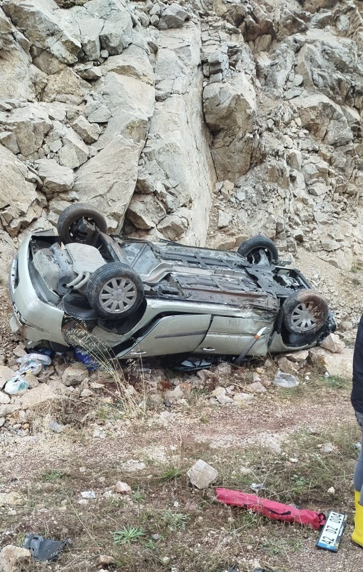 KONYA’NIN BEYŞEHİR İLÇESİNDE MEYDANA GELEN 2 AYRI TRAFİK KAZASINDA 6 KİŞİ YARALANDI.