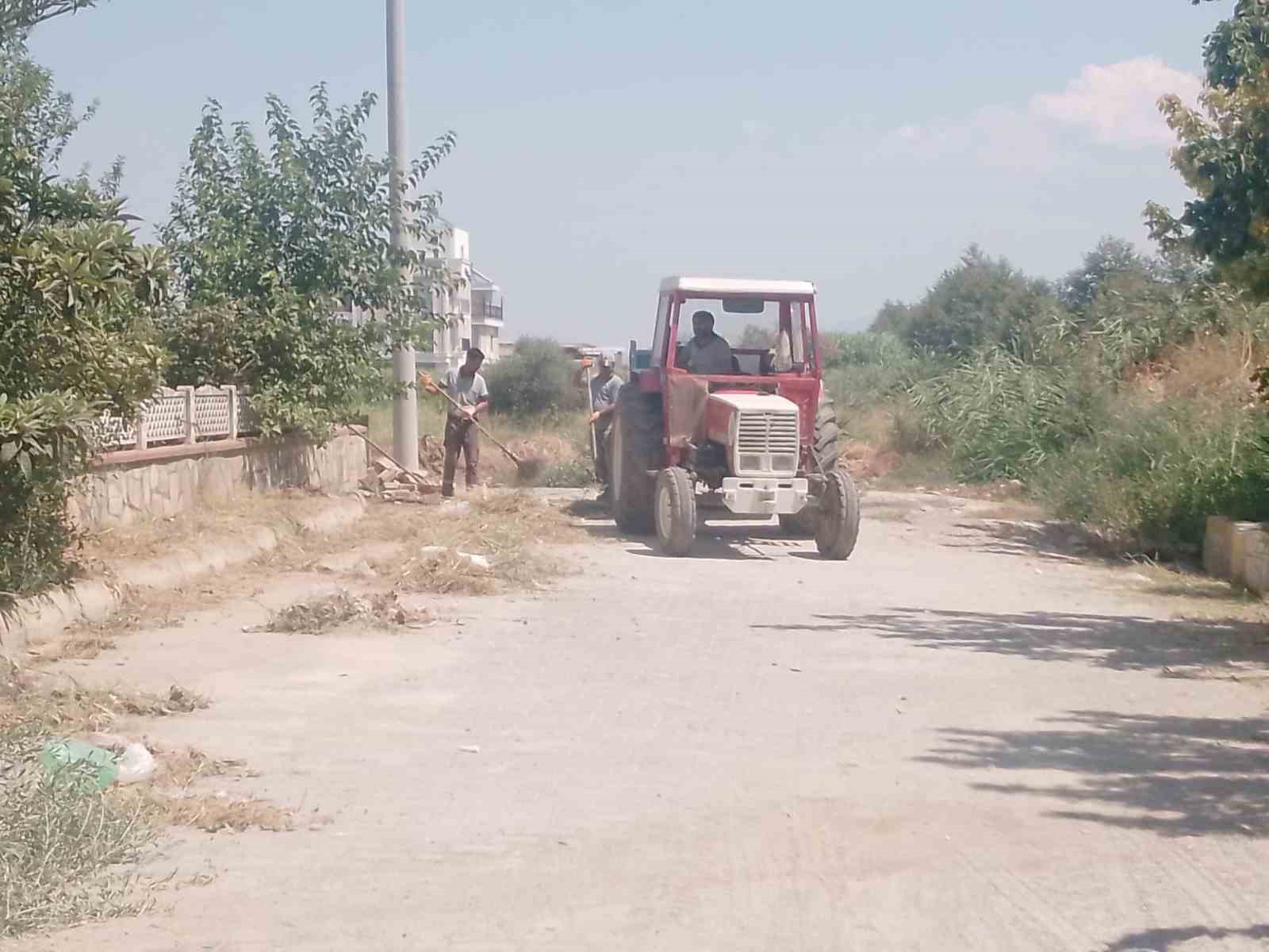 KÖŞK BELEDİYESİ TEMİZLİK İŞLERİ EKİPLERİ, İLÇE GENELİNDEKİ PARK, BAHÇE VE YEŞİL ALANLARDA OT BİÇME, TEMİZLİK VE ÇEVRE DÜZENLEME ÇALIŞMALARINI SÜRDÜRÜYOR.