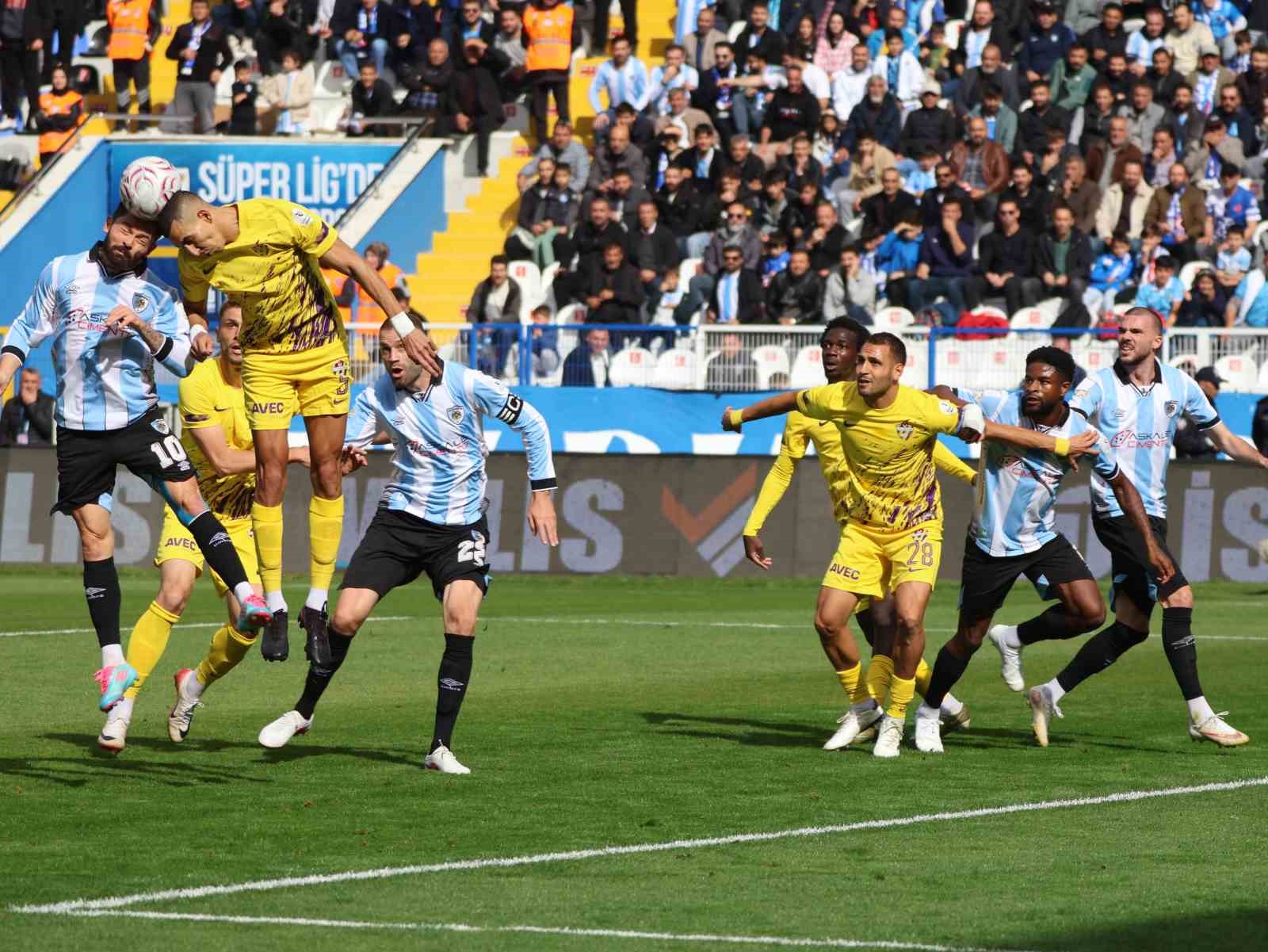 TRENDYOL SÜPER LİG'İN 8. HAFTASINDA ERZURUMSPOR FK, SAHASINDA EYÜPSPOR İLE KARŞI KARŞIYA GELİYOR. MÜCADELENİN İLK YARISI MAVİ-BEYAZLI EKİBİN 1-0 ÜSTÜNLÜĞÜYLE TAMAMLANDI.
