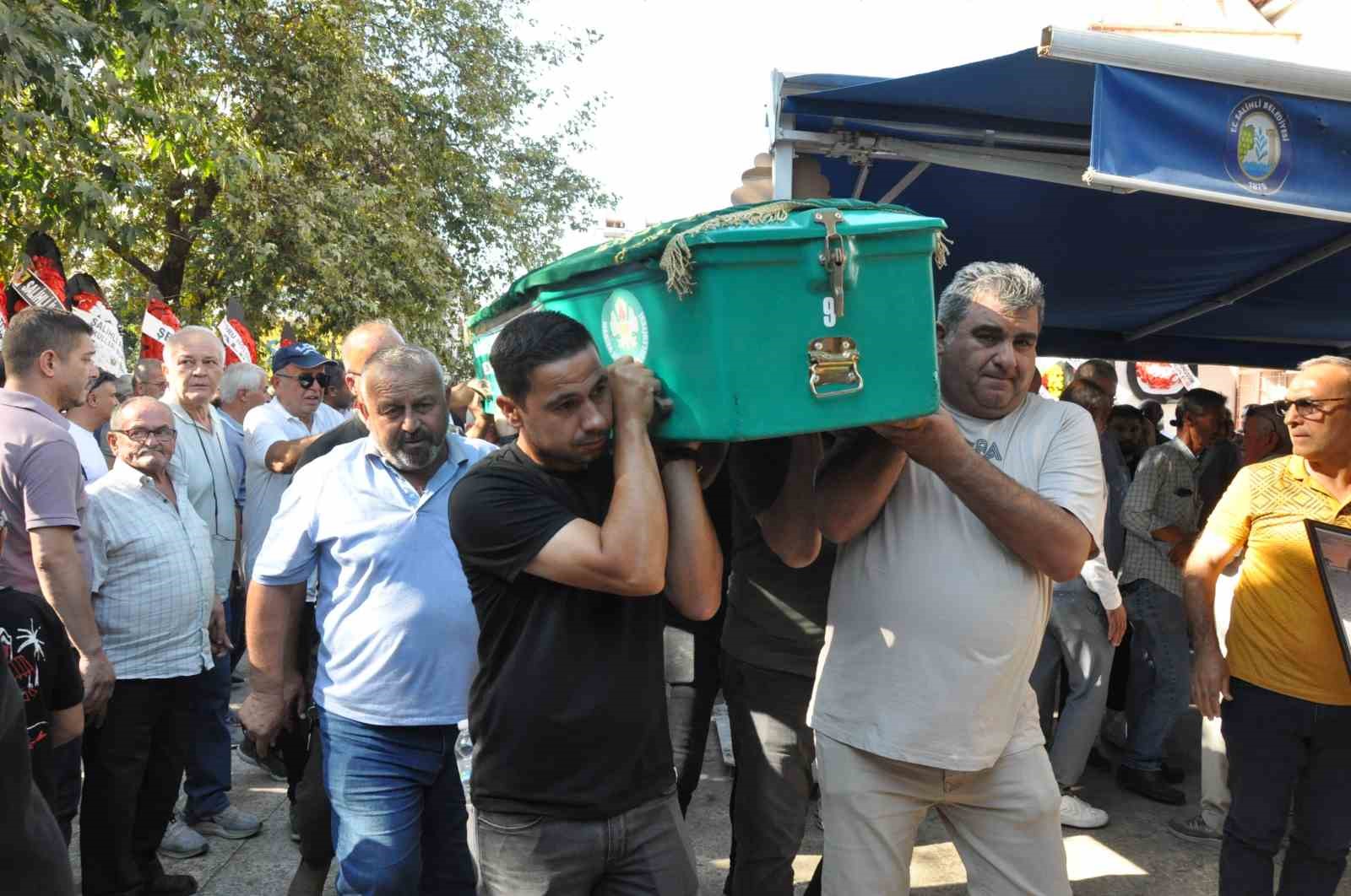 MANİSA’NIN SALİHLİ İLÇESİNDEKİ GAZ DOLUM TESİSİNDE MEYDANA GELEN PATLAMA VE ARDINDAN ÇIKAN YANGINDA HAYATINI KAYBEDEN TESİS SAHİBİ NAZİF KAVAS, OLAYDAN 3 GÜN SONRA SON YOLCULUĞUNA UĞURLANDI.