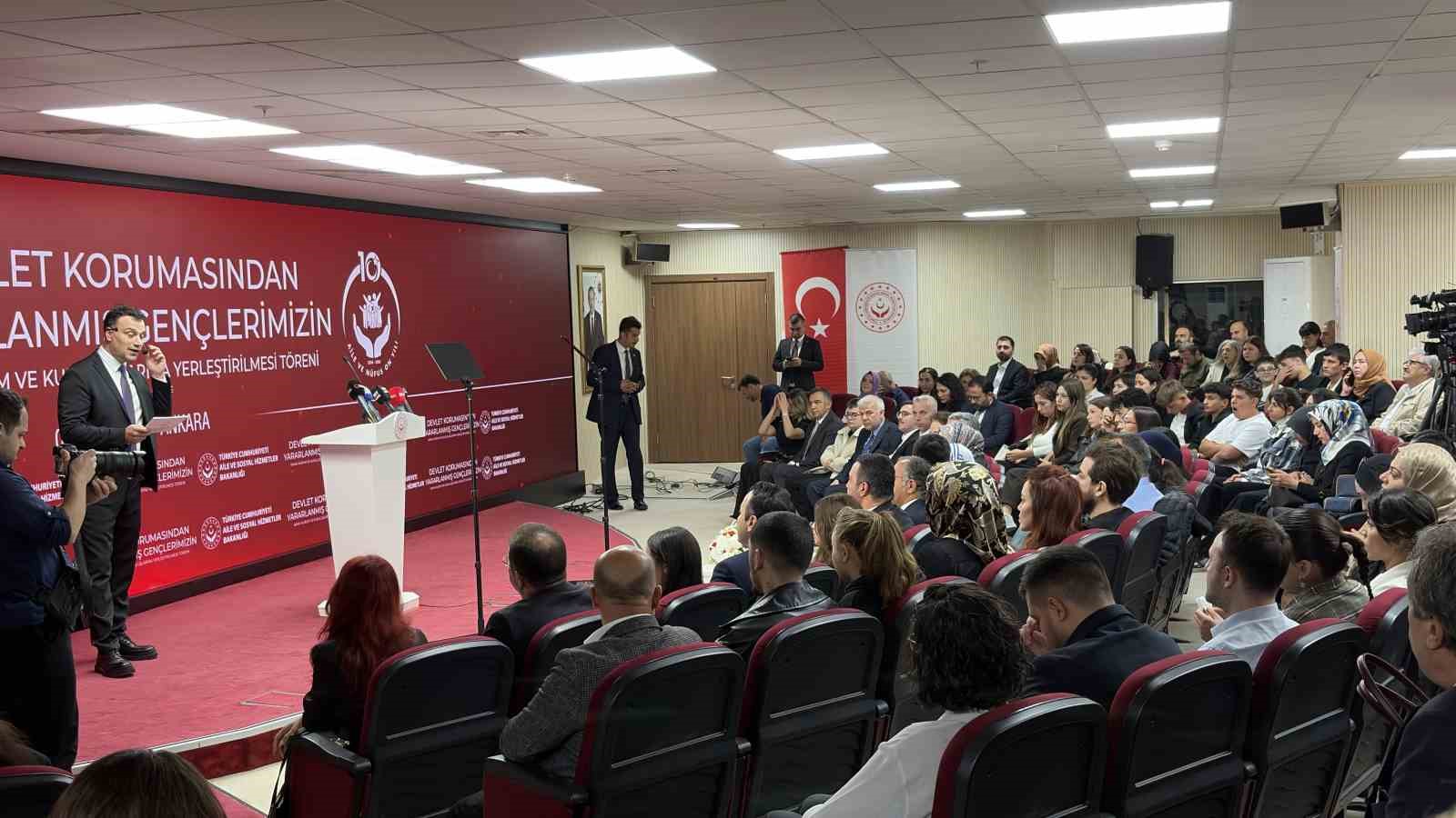 BAKAN GÖKTAŞ, "DEVLET KORUMASINDAN YARARLANMIŞ GENÇLERİMİZİN KAMU KURUM VE KURULUŞLARINA YERLEŞTİRİLMESİ KURA TÖRENİ"NE KATILDI.