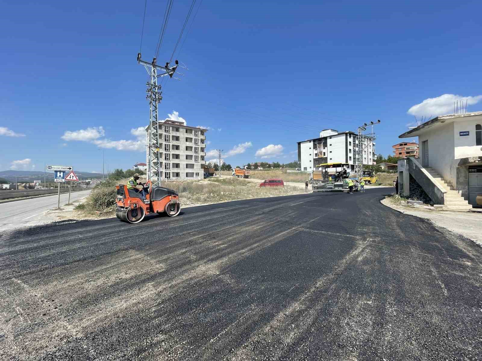 KAVAK DEVLET HASTANESİ YOLU SICAK ASFALTLA YENİLENİYOR