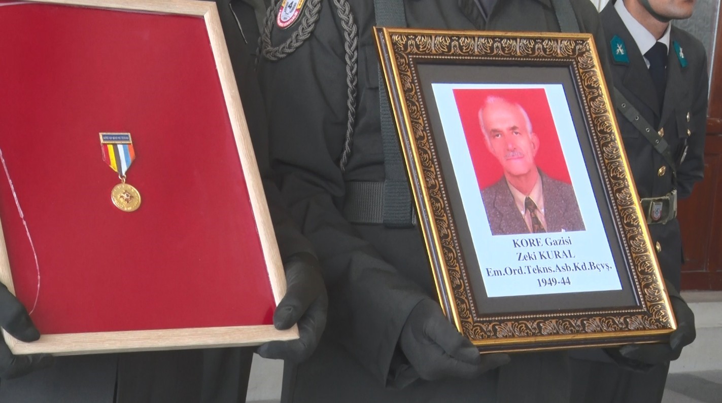 ANKARA'DAKİ SON KORE GAZİLERİNDEN 101 YAŞINDAKİ ZEKİ KURAL, ASKERİ TÖRENLE SON YOLCULUĞUNA UĞURLANDI.