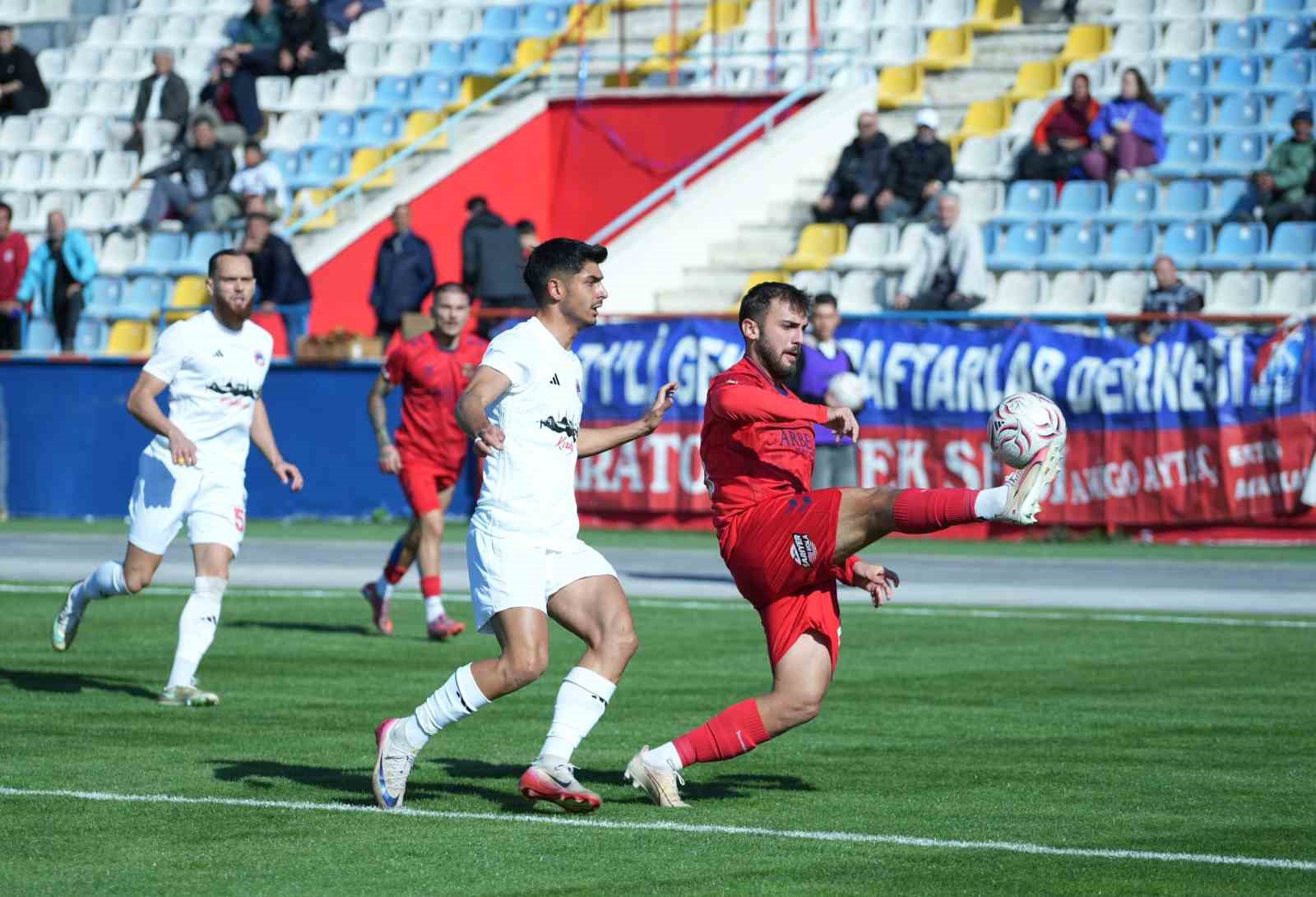 TFF 3. LİG 3. GRUP'TA MÜCADELE EDEN KIRIKKALE FK, SAHASINDA YENİ MERSİN İDMANYURDU'NU 3-0 MAĞLUP EDEREK SEZONUN İLK GALİBİYETİNİ ALDI.