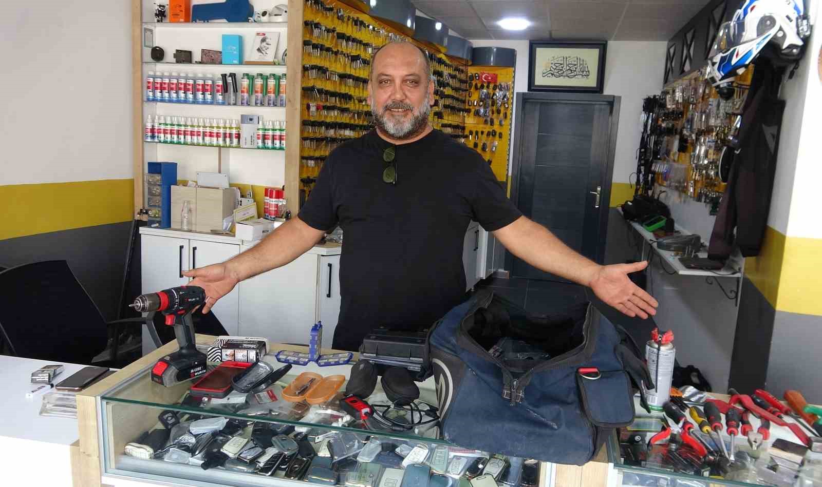 30 YILDIR OTO ÇİLİNGİRLİK YAPAN BURÇİN ÖZER