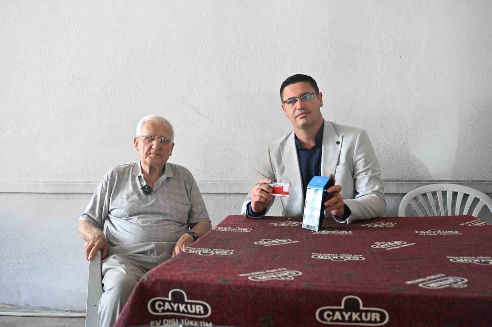 MANİSA SU VE KANALİZASYON İDARESİ (MASKİ) GENEL MÜDÜRLÜĞÜ TARAFINDAN GELİŞTİRİLEN MASKİ GO CİHAZLARI, İL GENELİNDE YAYGINLAŞTIRILIYOR. SU YÜKLEME, MANİSA KART DOLUMU VE FATURA ÖDEME İŞLEMLERİNİ TEK NOKTADA BULUŞTURAN SİSTEM, ÖZELLİKLE KIRSAL MAHALLELERDE YAŞAYAN VATANDAŞLARIN GÜNLÜK HAYATINI KOLAYLAŞTIRIYOR.