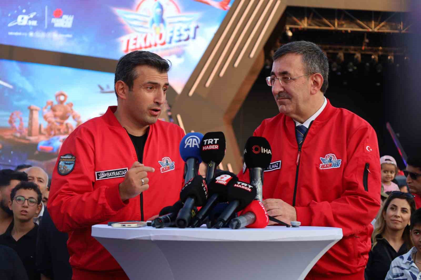 BAYRAKTAR VE CUMHURBAŞKANI YARDIMCISI YILMAZ'DAN ORTAK BASIN AÇIKLAMASI