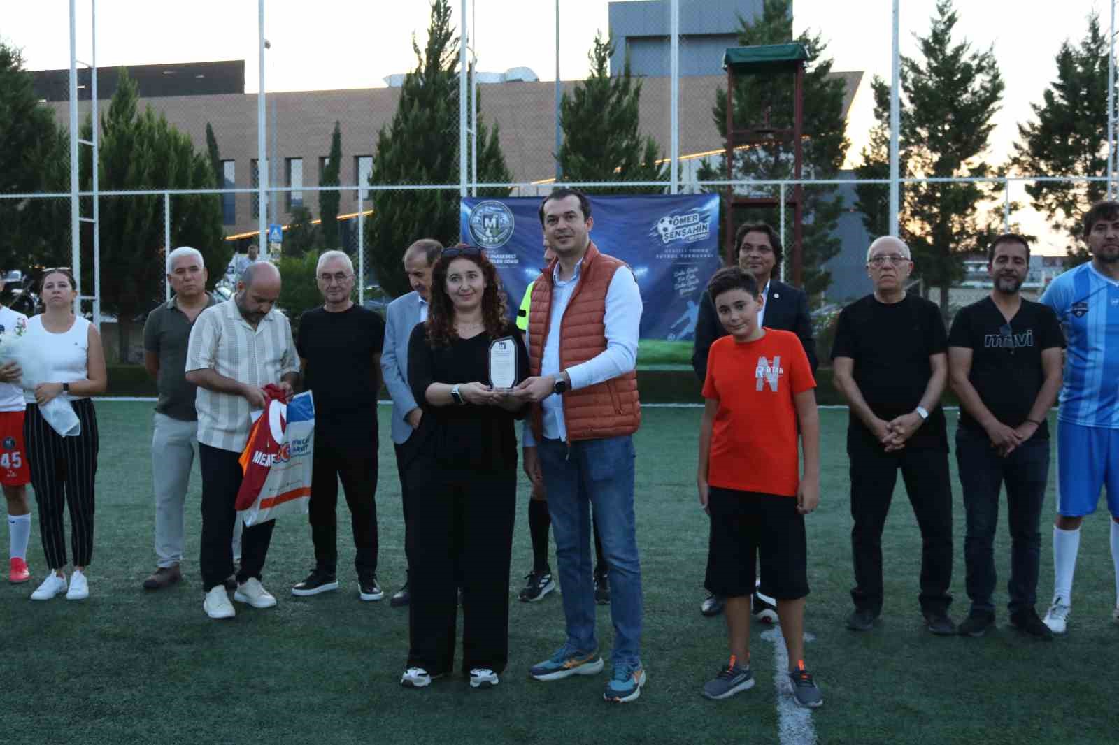 DENİZLİ SERBEST MUHASEBECİ MALİ MÜŞAVİRLER ODASI (SMMM) TARAFINDAN DÜZENLENEN FUTBOL TURNUVASI, 2022 YILINDA GEÇİRDİĞİ KALP KRİZİ SONUCU HAYATINI KAYBEDEN MESLEK MENSUBU ÖMER ŞENŞAHİN’İN ANISINA "ÖMER ŞENŞAHİN SEZONU" ADIYLA BAŞLADI