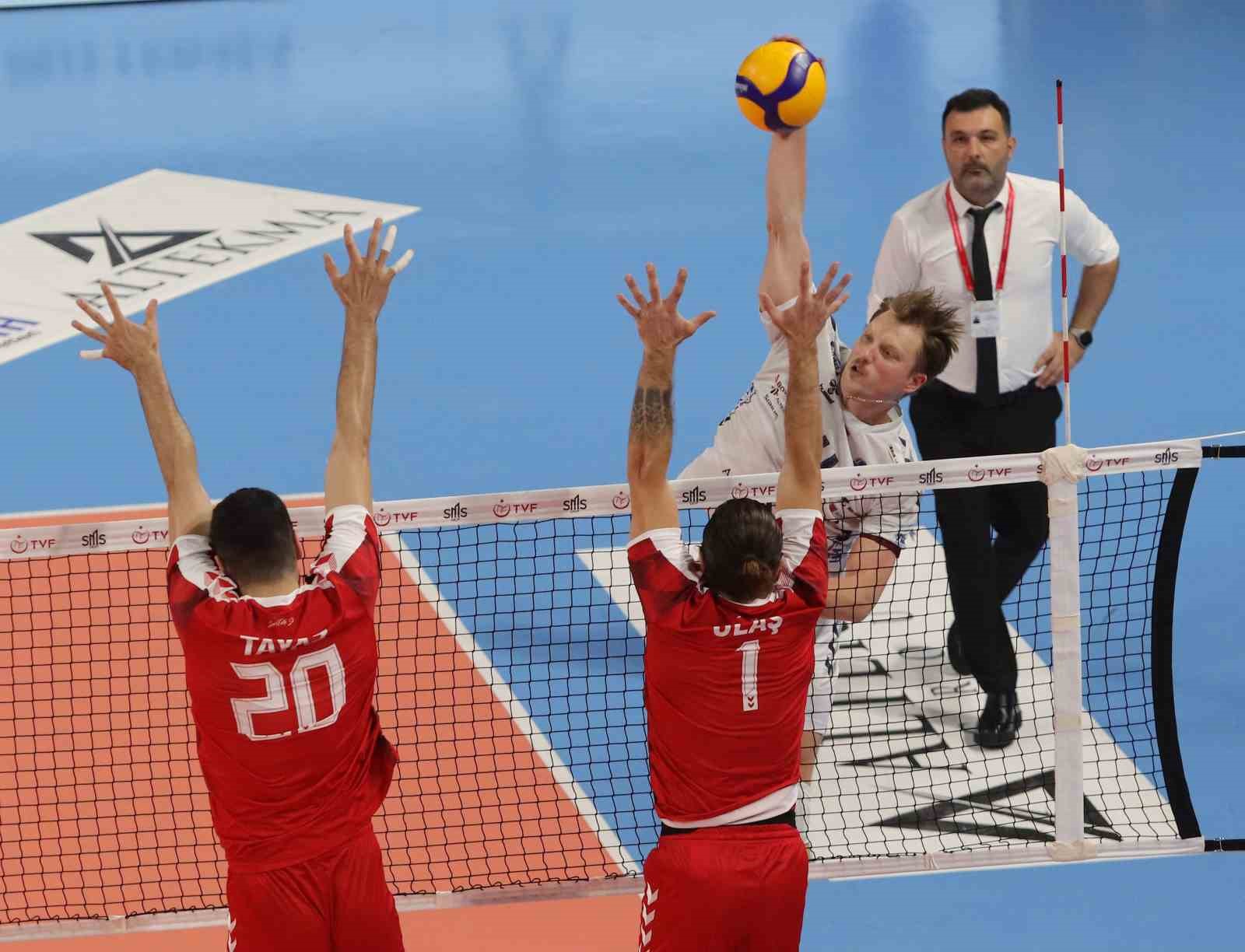 EFELER LİGİ'NİN İLK HAFTASINDA ALTEKMA SAHASINDA SPOR TOTO'YU 3-2 MAĞLUP ETTİ.